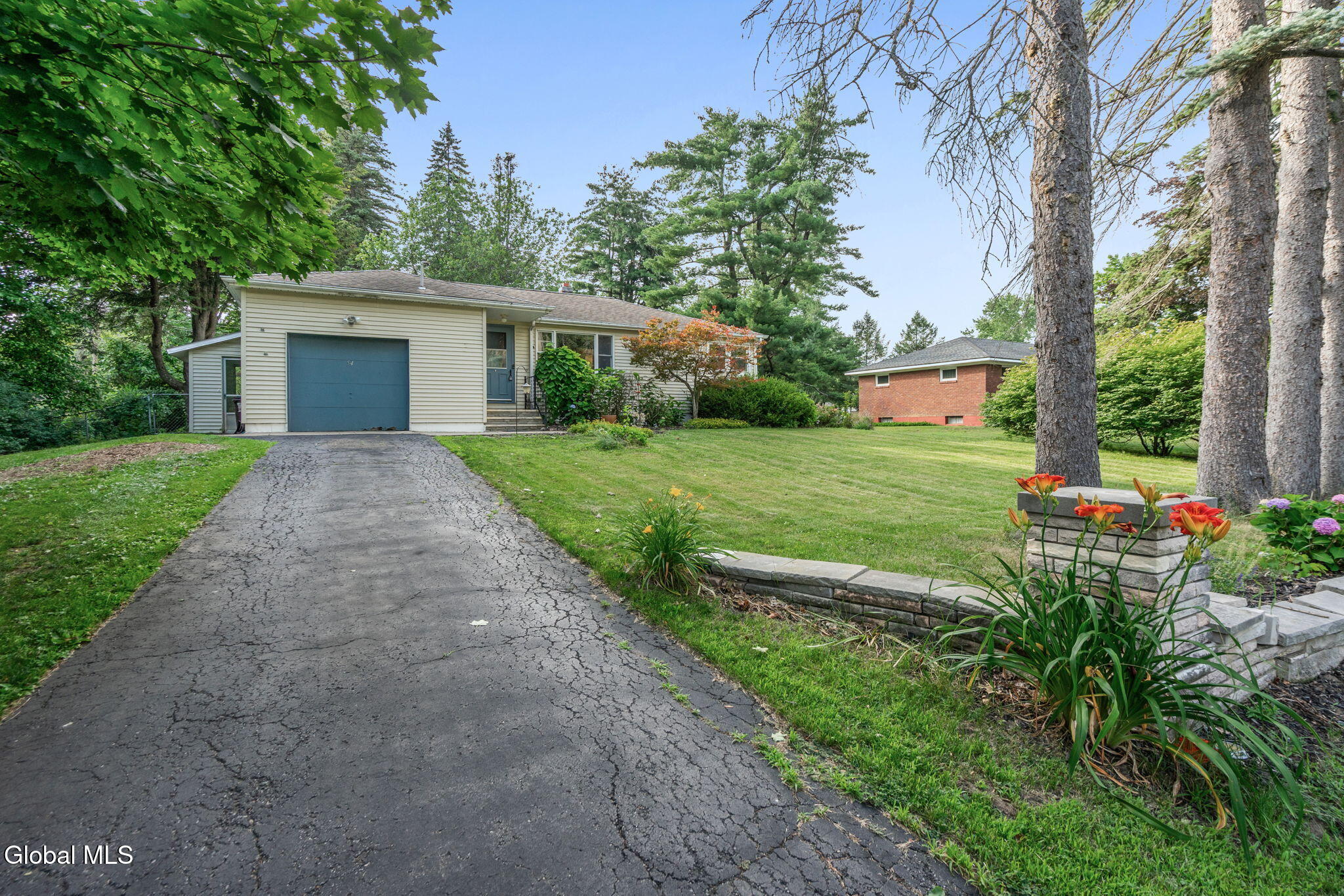 54 E Hite Court