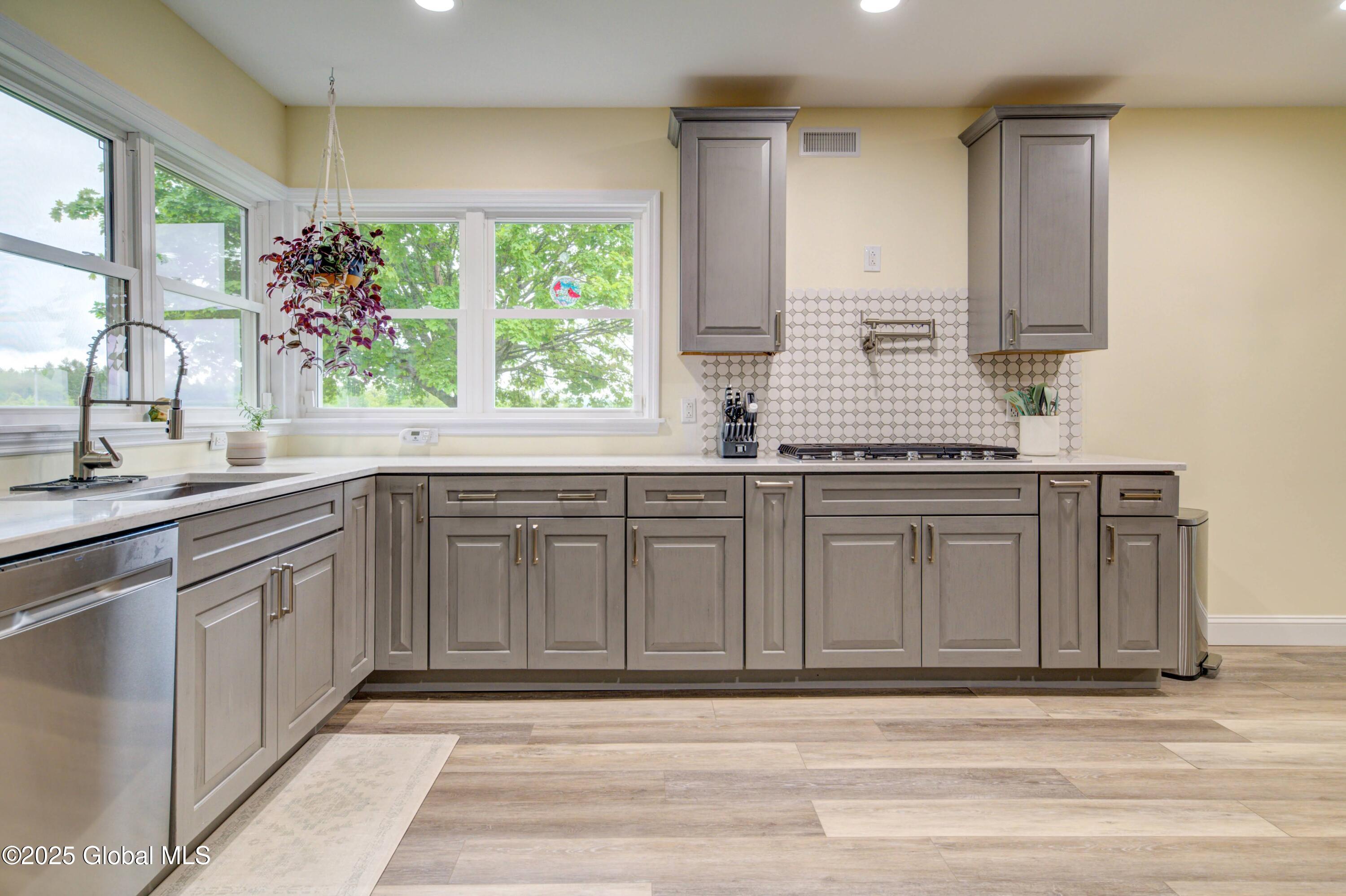 730 Mckay Road, Amsterdam, New York image 8