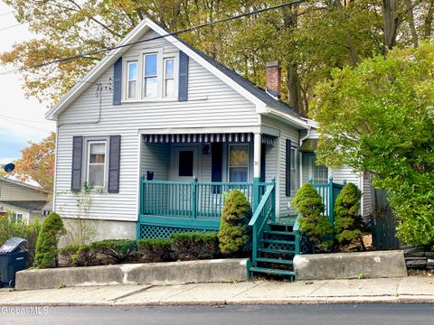 Photo of 31 Brunswick Avenue, Troy, NY 12180 (MLS # 202528495) Photo of 31 Brunswick Avenue, Troy, NY 12180 (MLS # 202528495)