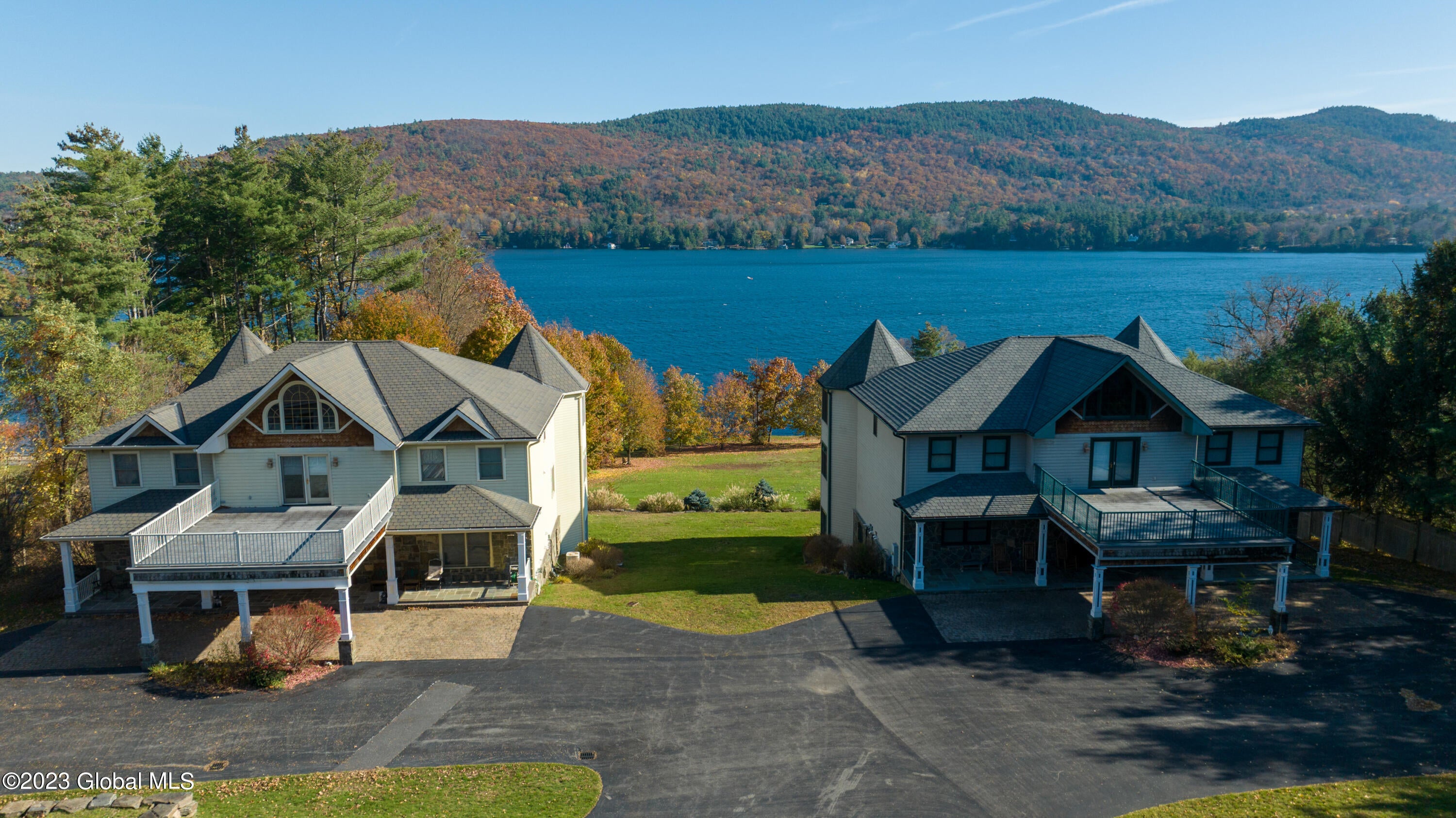 2992 Lakeshore Drive