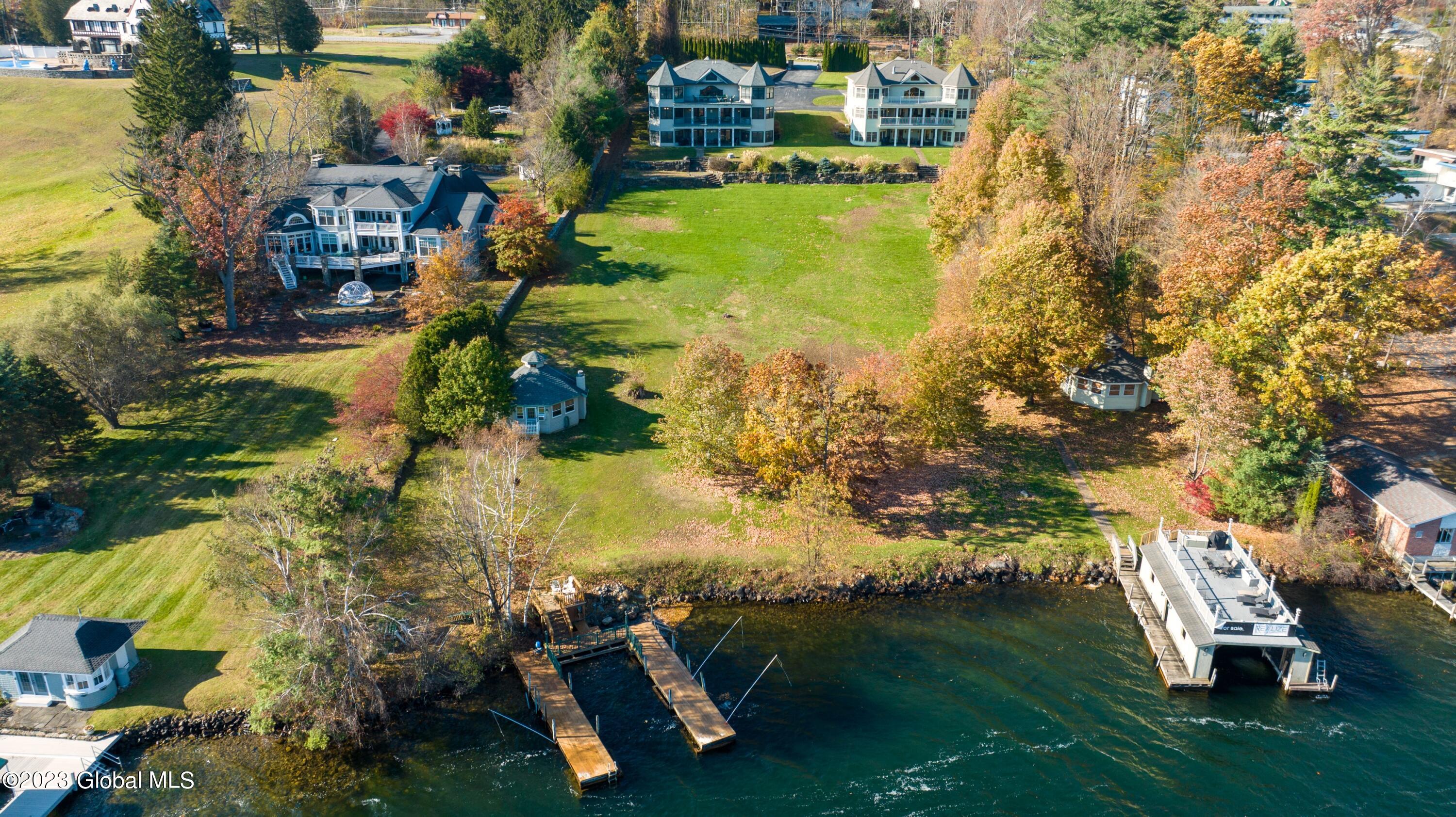 2992 Lakeshore Drive
