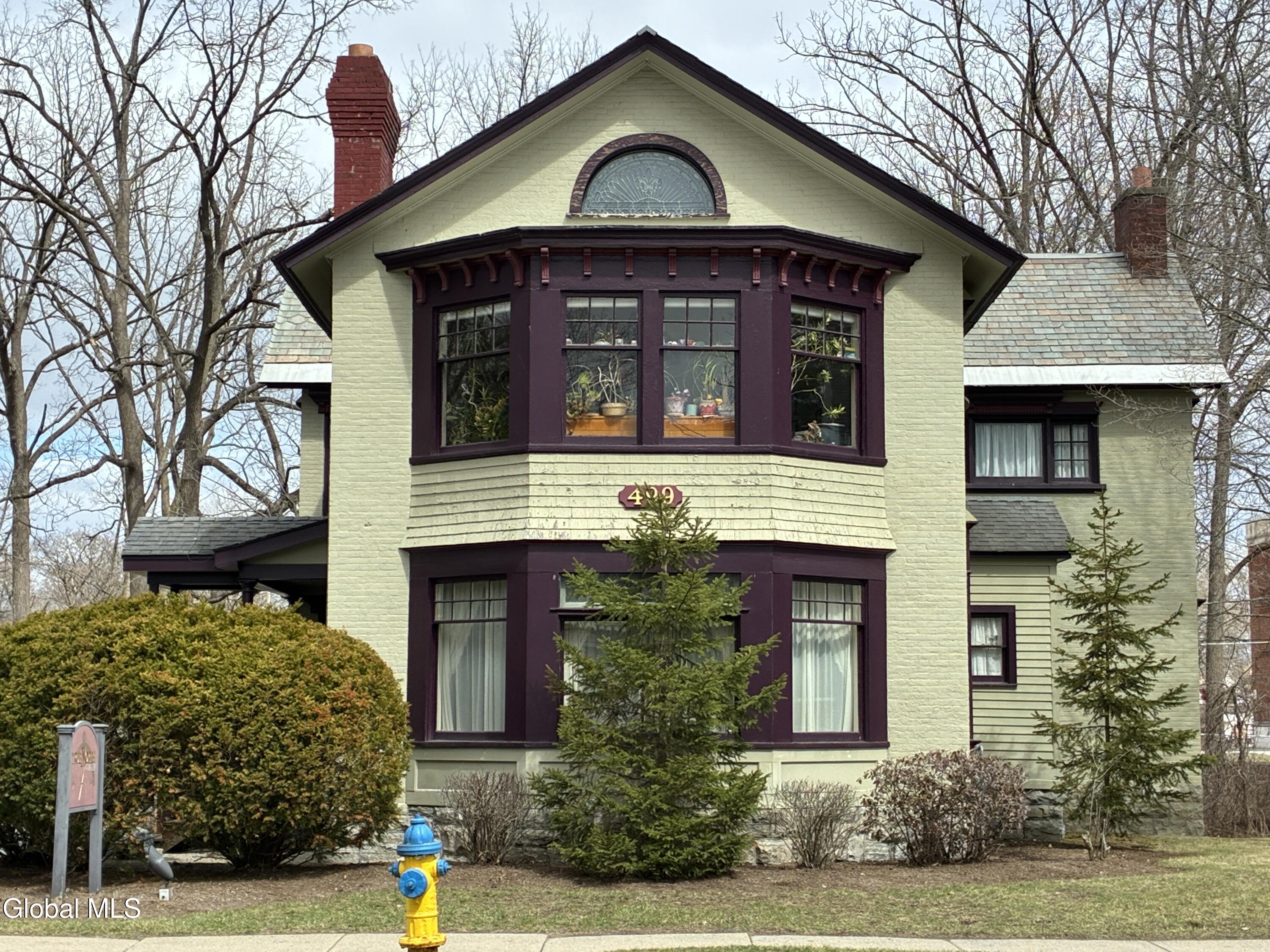 499 Glen Street