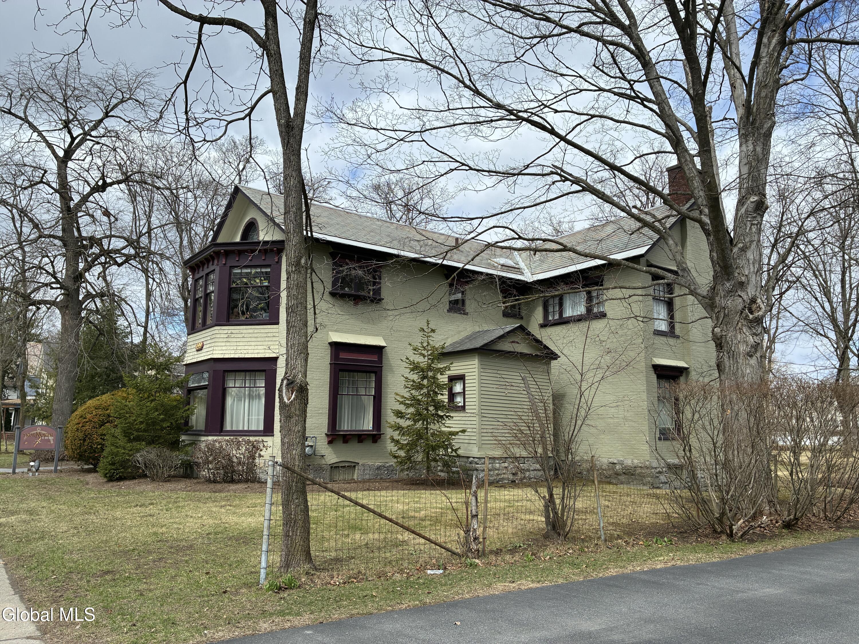 499 Glen Street