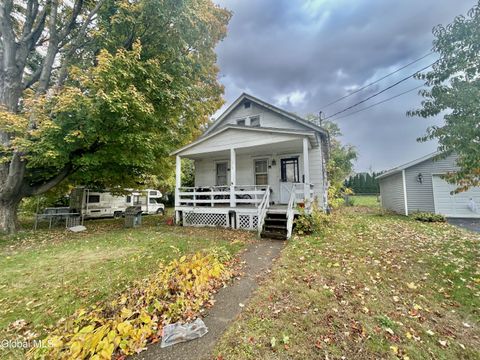 Photo of 1913 Greenpoint Avenue, Schenectady, NY 12303 (MLS # 202529087)