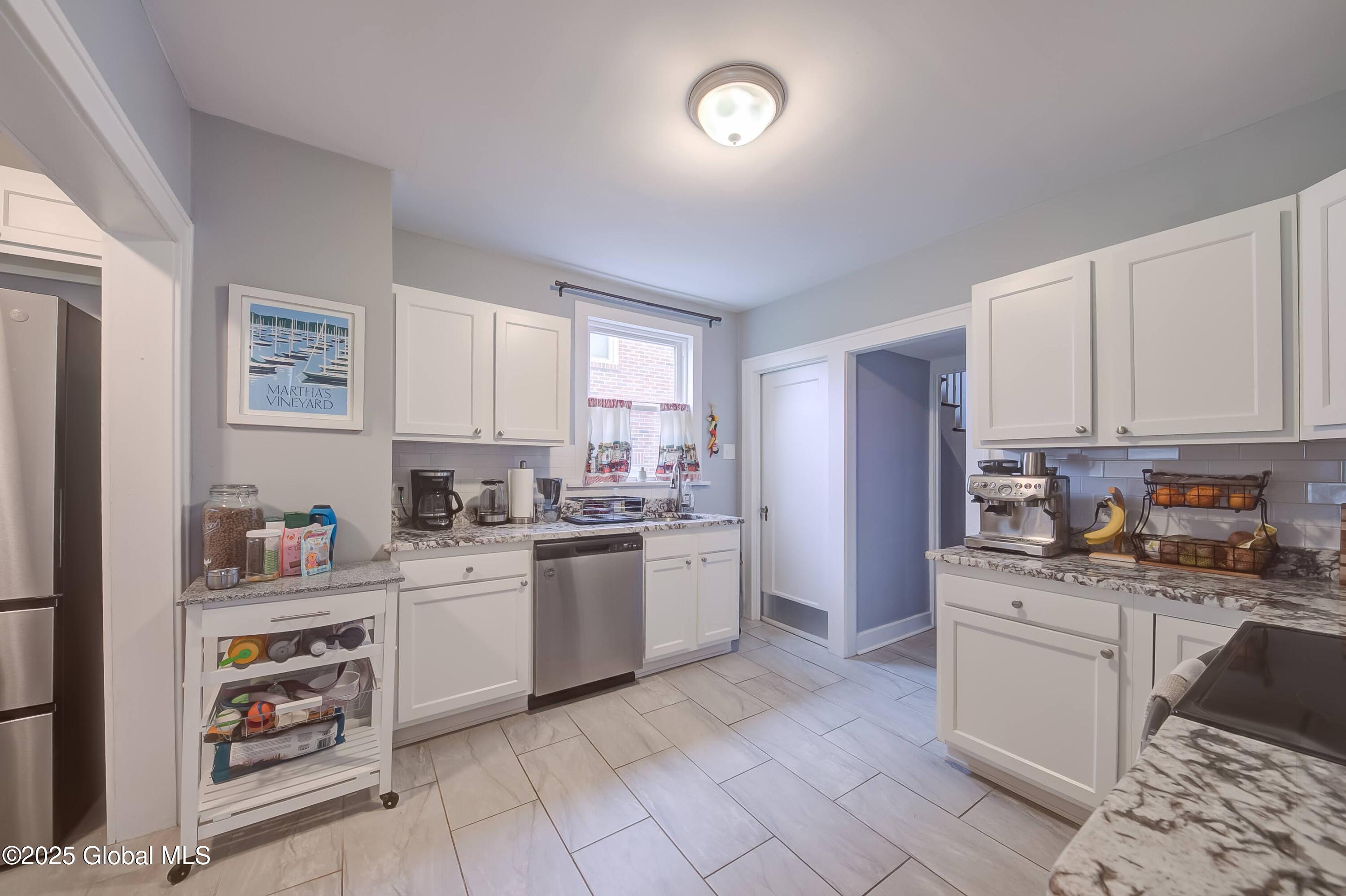 41 Betwood Street, Albany, New York image 15