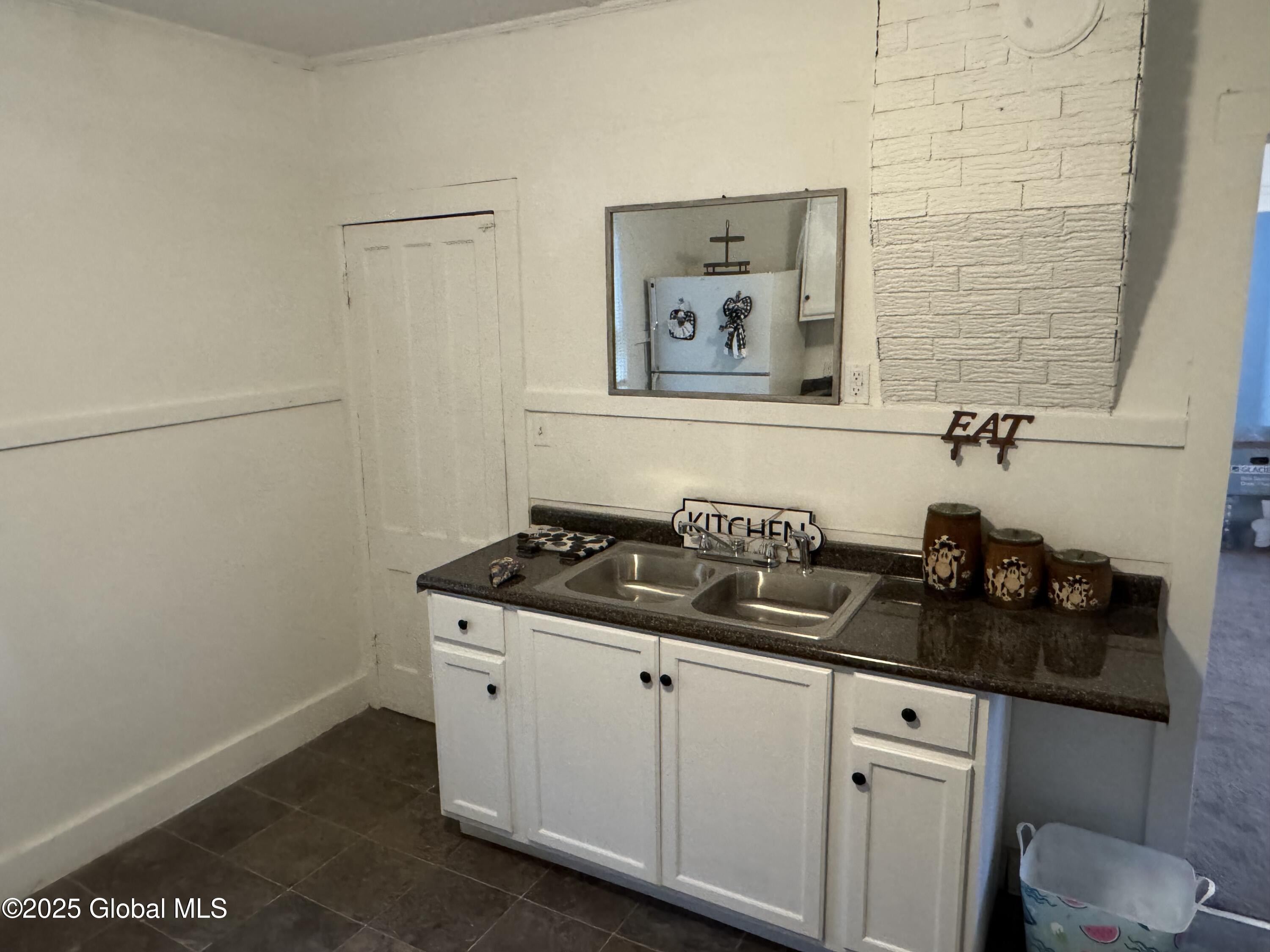 411 N Market Street, Johnstown, New York image 6