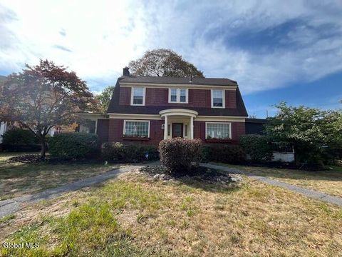 Photo of 1138 Oxford Place, Schenectady, NY 12308 (MLS # 202526459)