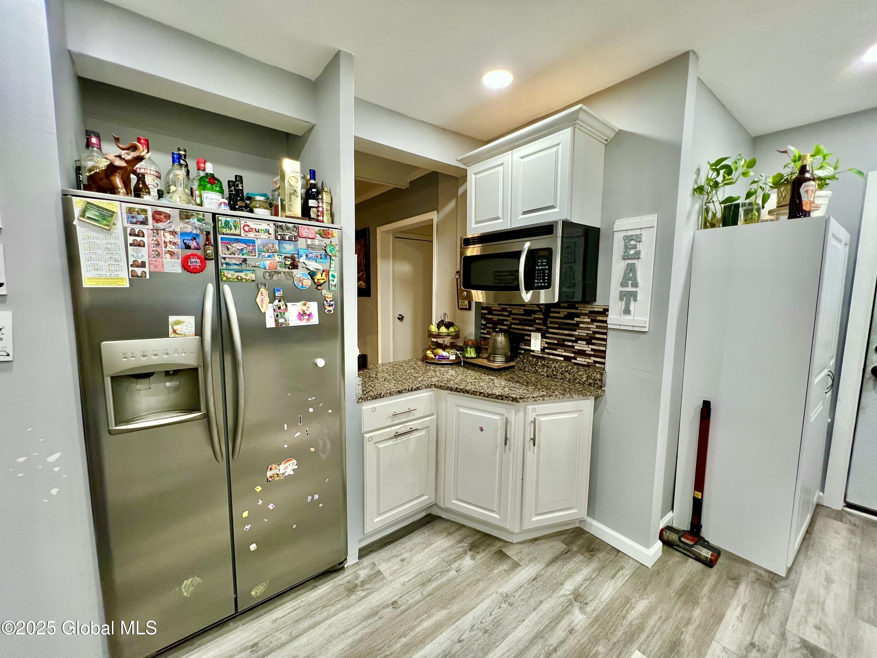 Schenectady, New York 12303, United States, 4 Bedrooms Bedrooms, ,3 BathroomsBathrooms,Residential,Pending,152810