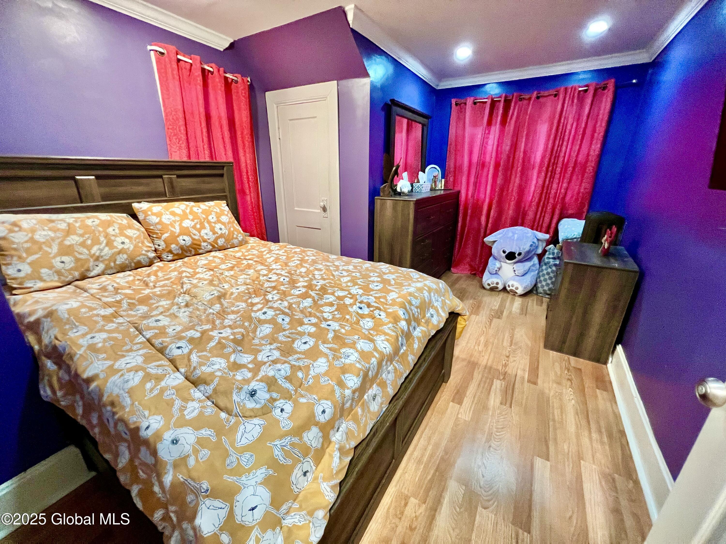 Schenectady, New York 12303, United States, 4 Bedrooms Bedrooms, ,3 BathroomsBathrooms,Residential,Pending,152810