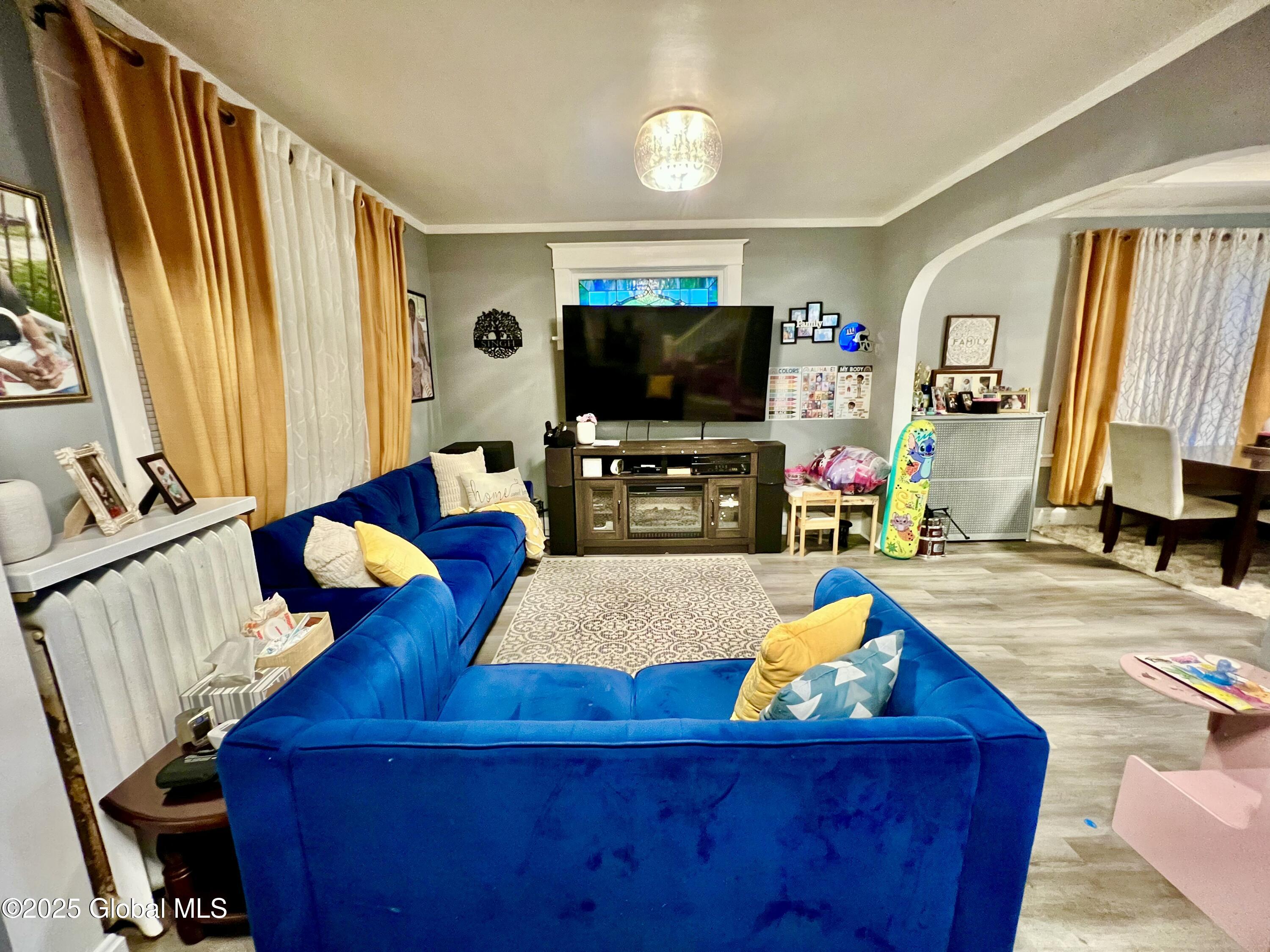 Schenectady, New York 12303, United States, 4 Bedrooms Bedrooms, ,3 BathroomsBathrooms,Residential,Pending,152810