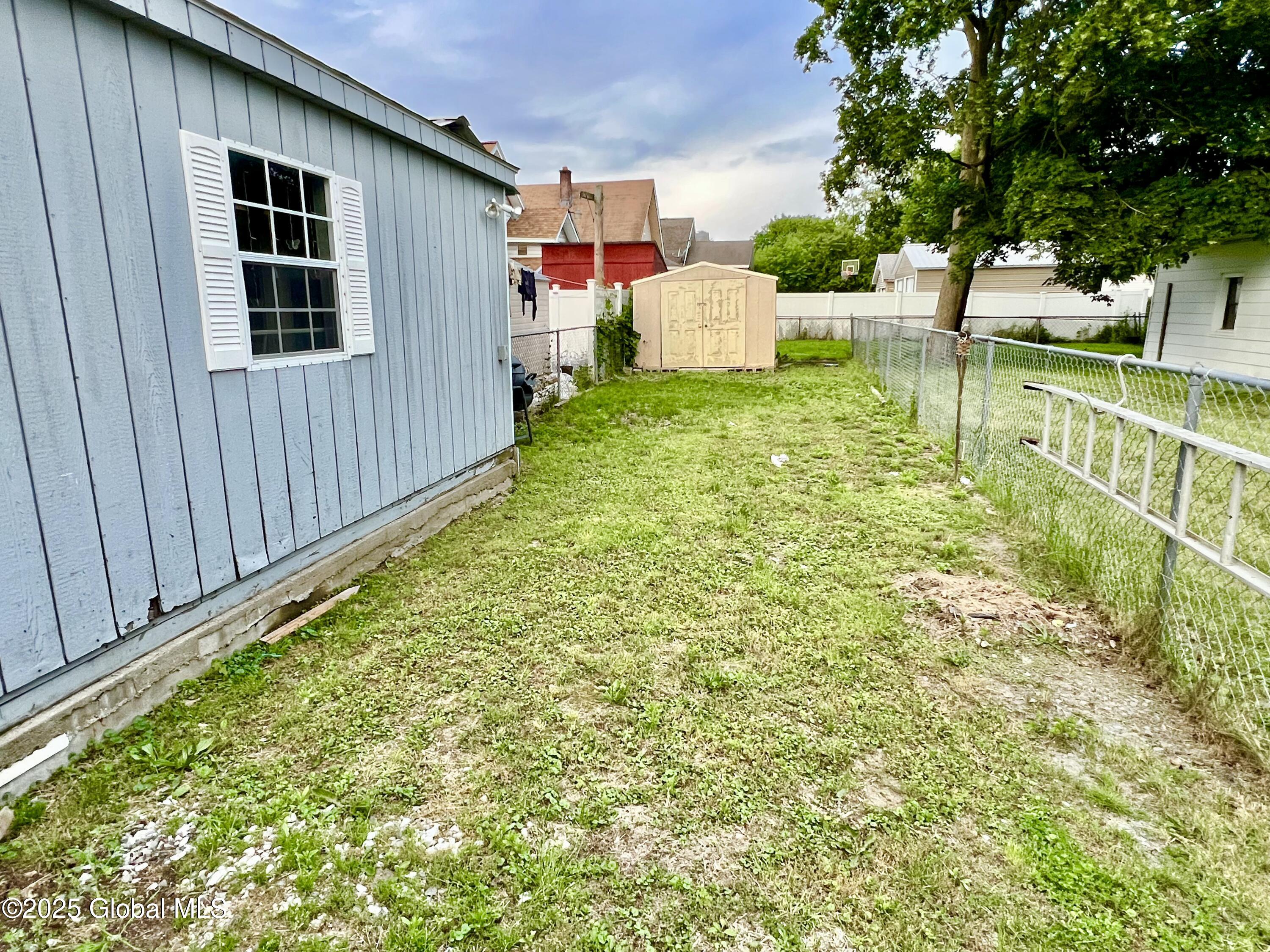 Schenectady, New York 12303, United States, 4 Bedrooms Bedrooms, ,3 BathroomsBathrooms,Residential,Pending,152810