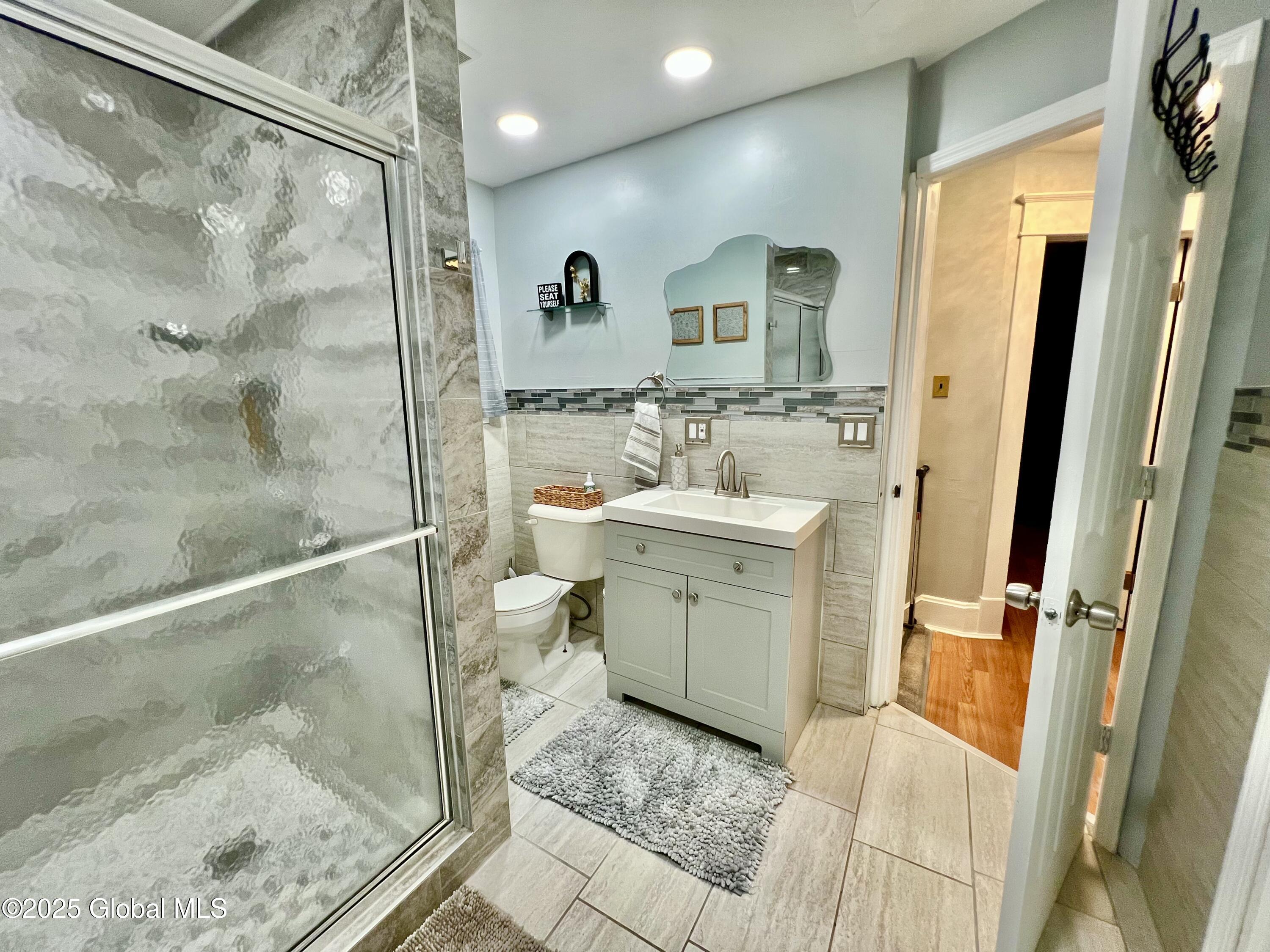 Schenectady, New York 12303, United States, 4 Bedrooms Bedrooms, ,3 BathroomsBathrooms,Residential,Pending,152810