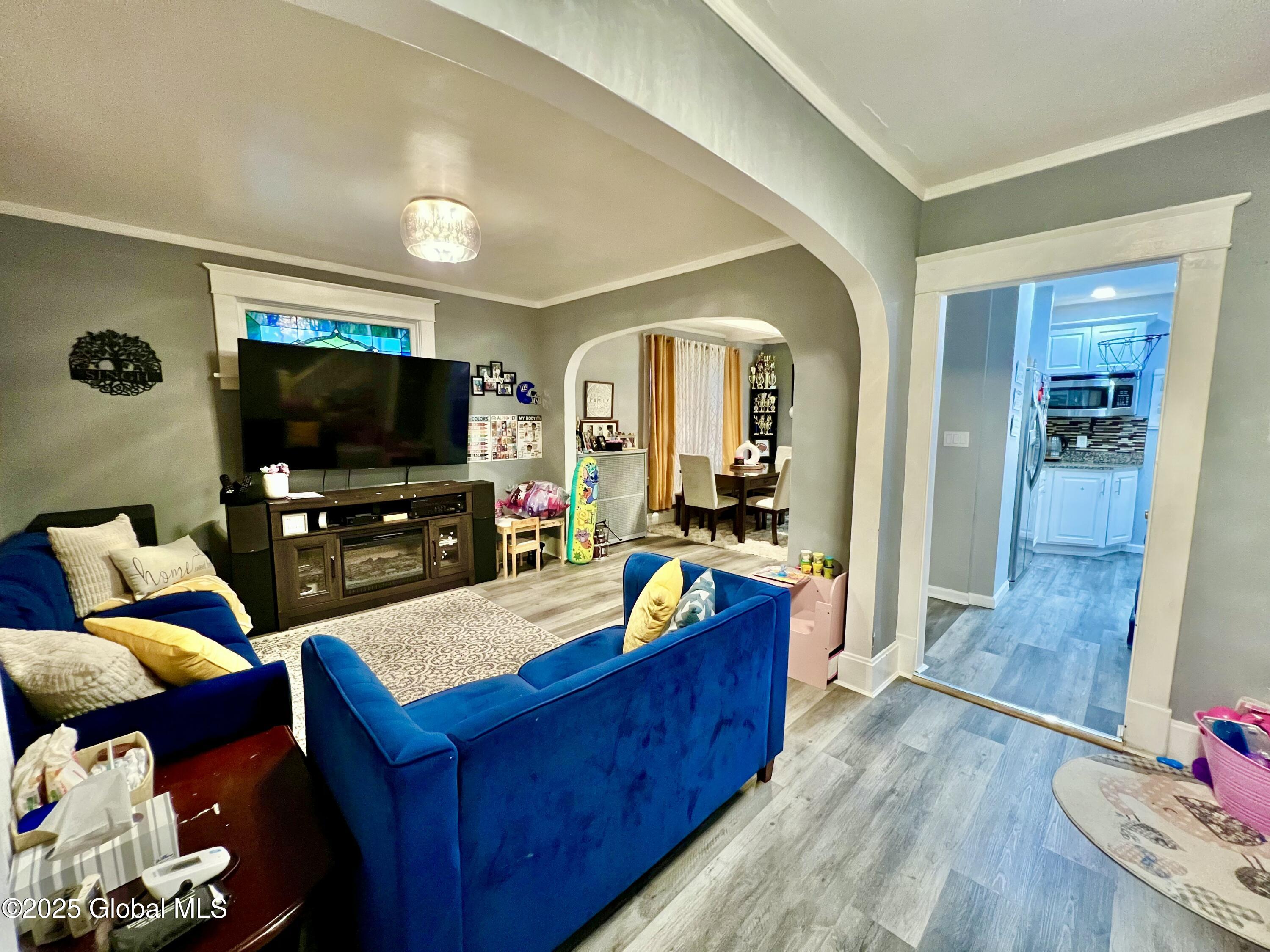 Schenectady, New York 12303, United States, 4 Bedrooms Bedrooms, ,3 BathroomsBathrooms,Residential,Pending,152810