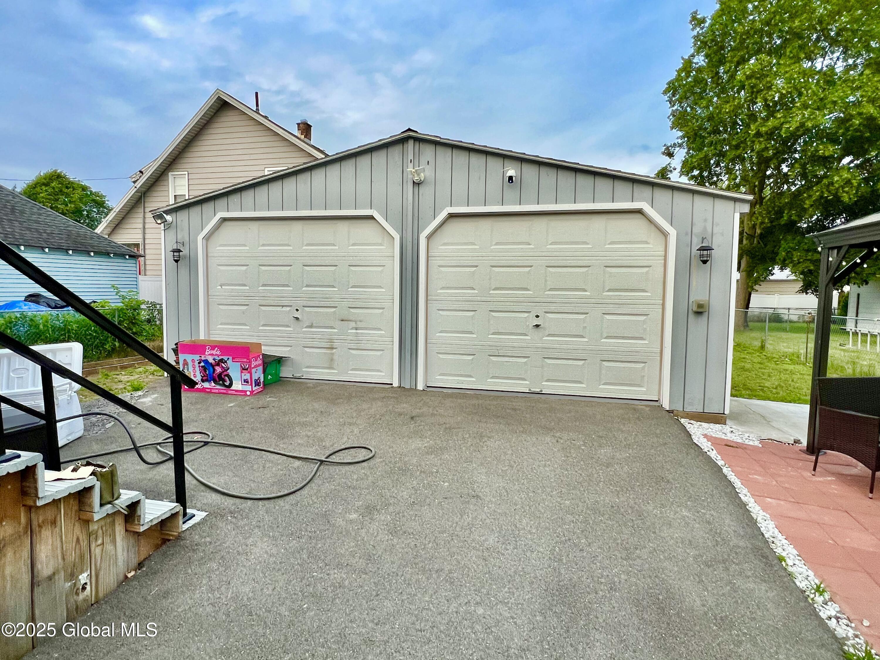 Schenectady, New York 12303, United States, 4 Bedrooms Bedrooms, ,3 BathroomsBathrooms,Residential,Pending,152810