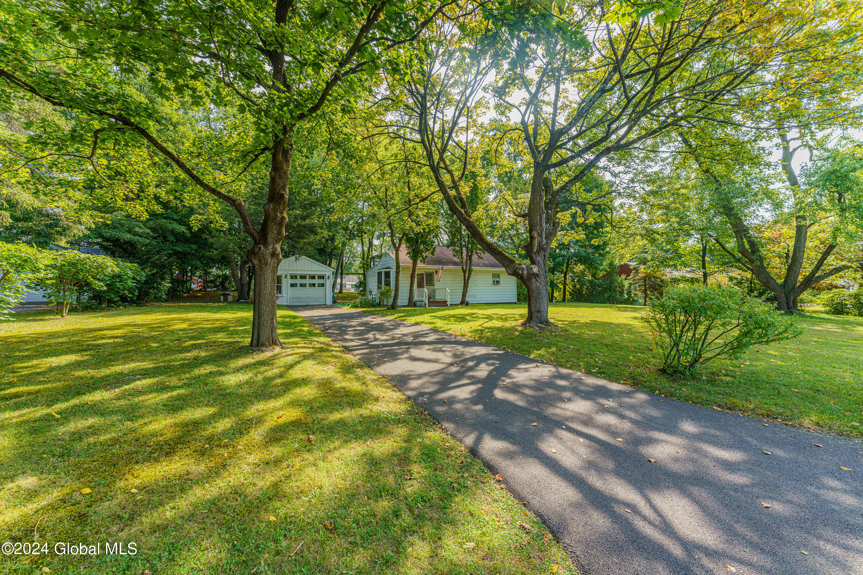 2 Charming Lane, Loudonville, New York image 2