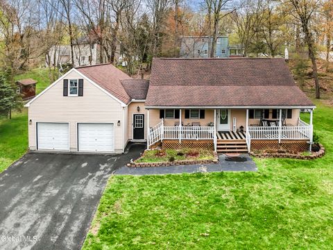 Photo of 1686 JULIANNE Drive, Castleton, NY 12033 (MLS # 202616828)