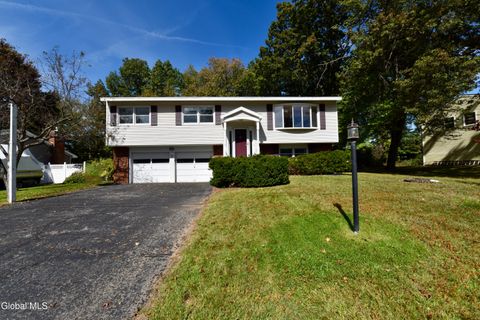 Photo of 7 Woodland Drive, Schenectady, NY 12309 (MLS # 202527493)