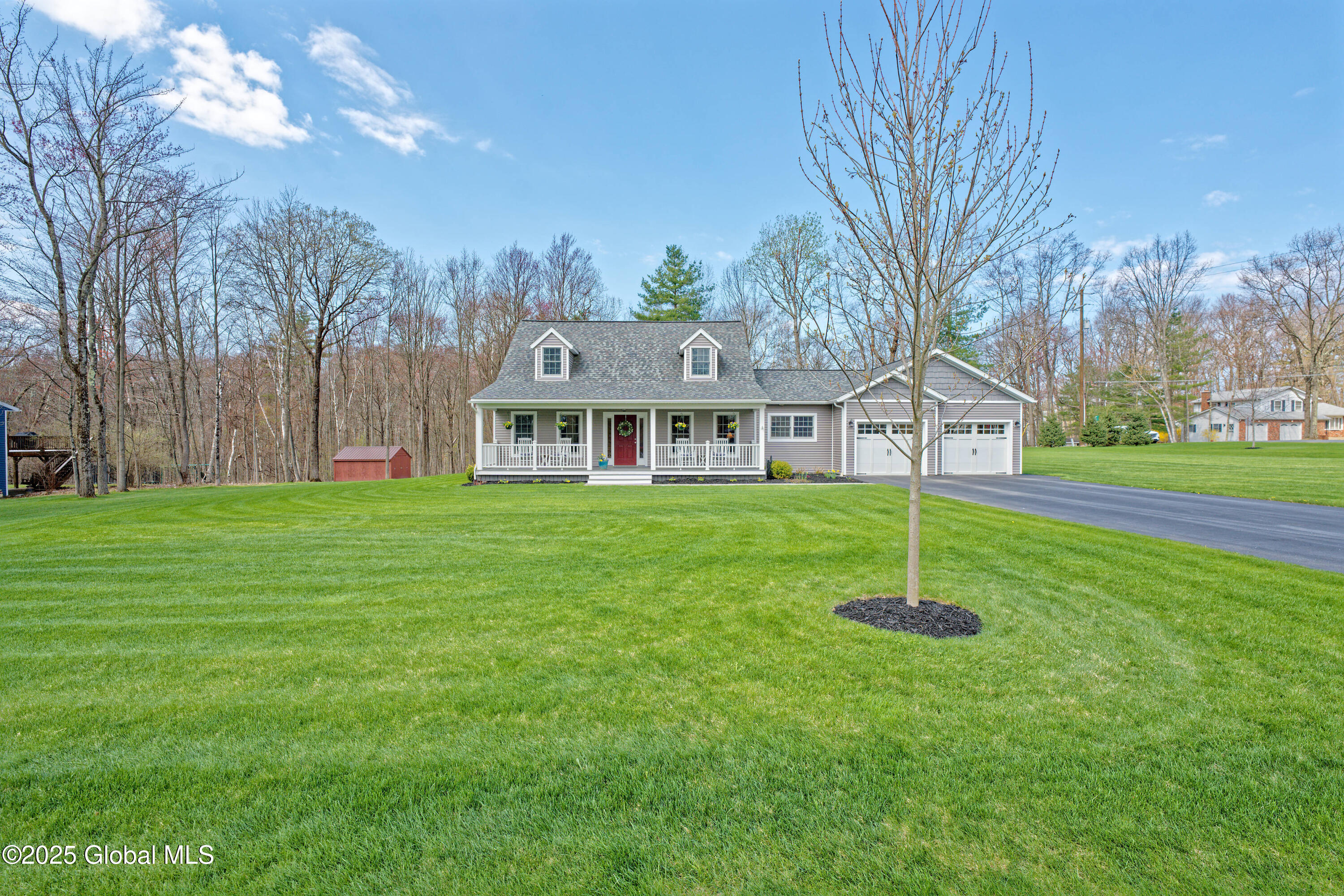 19 Montgomery Court, West Sand Lake, New York image 4