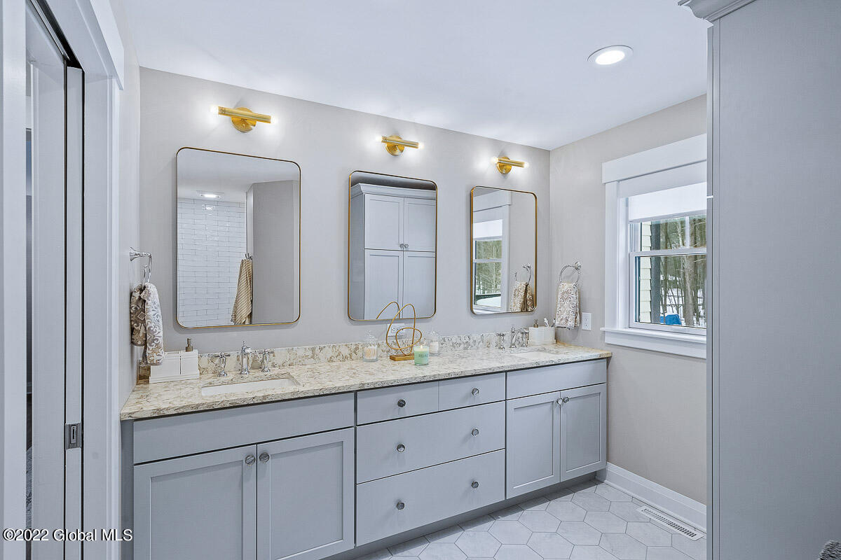 11 Forest Hills Boulevard, Rensselaer, New York image 13