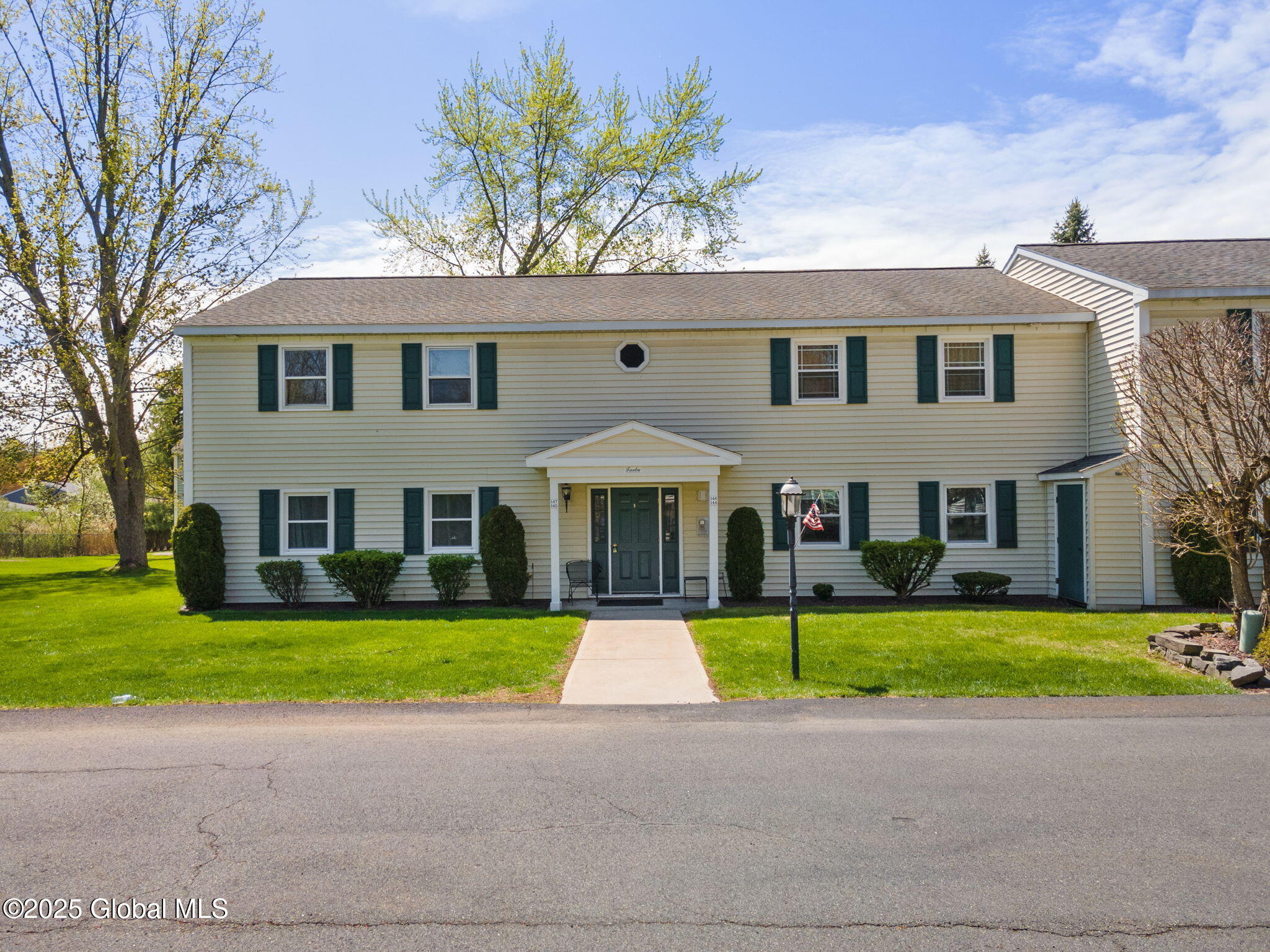 144 Cedarview Lane, Colonie, New York image 2