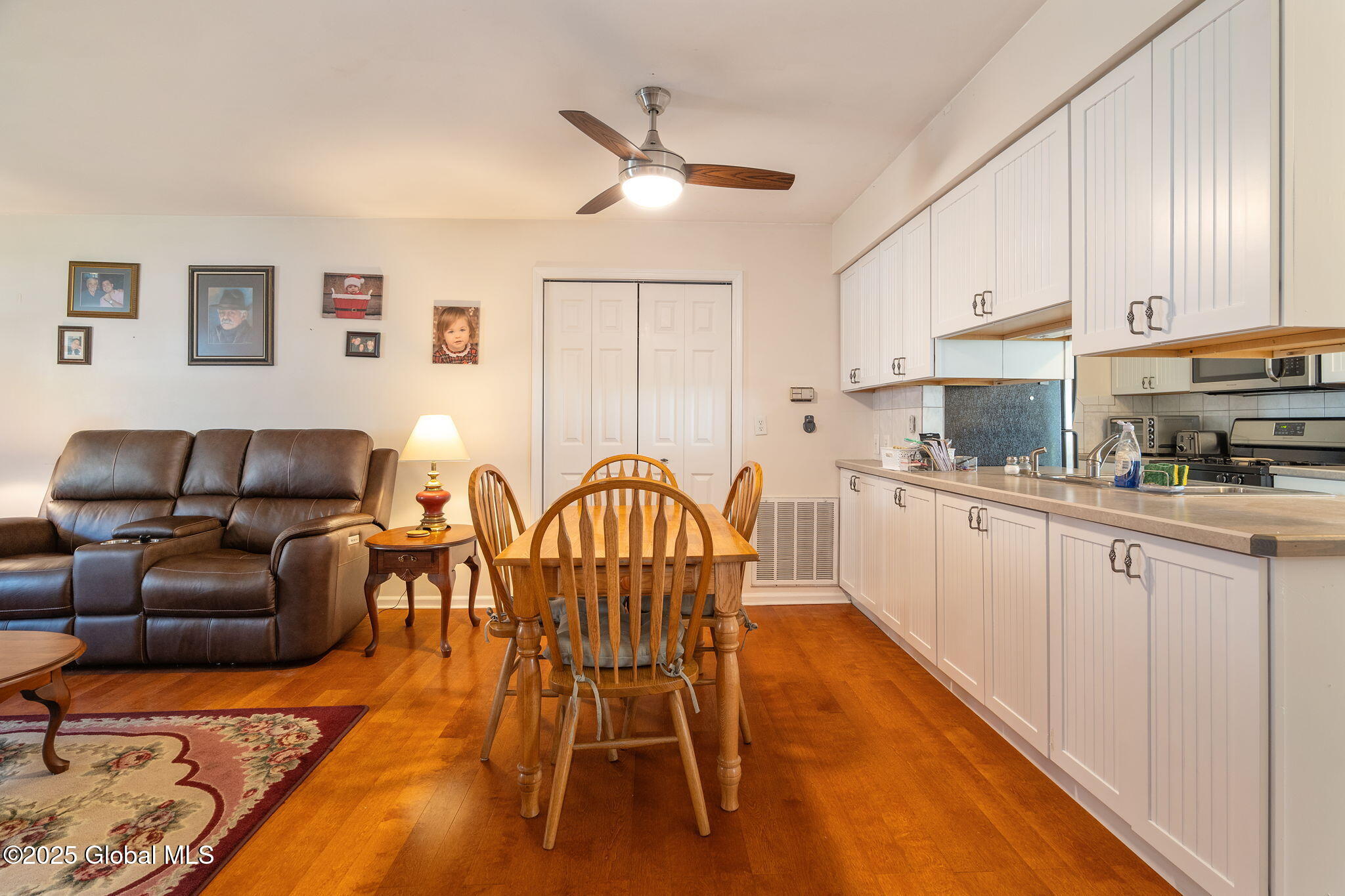 144 Cedarview Lane, Colonie, New York image 12