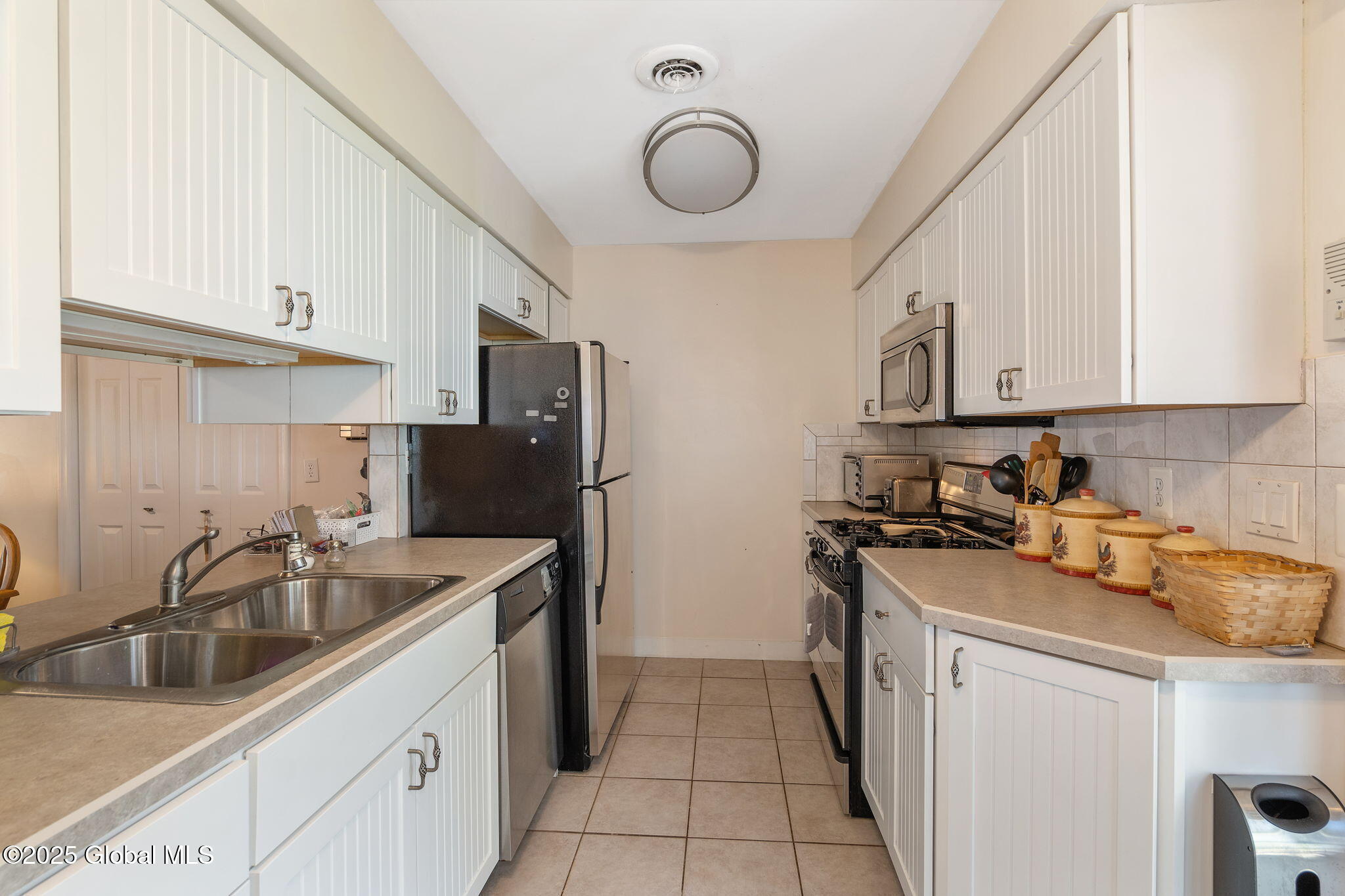 144 Cedarview Lane, Colonie, New York image 13