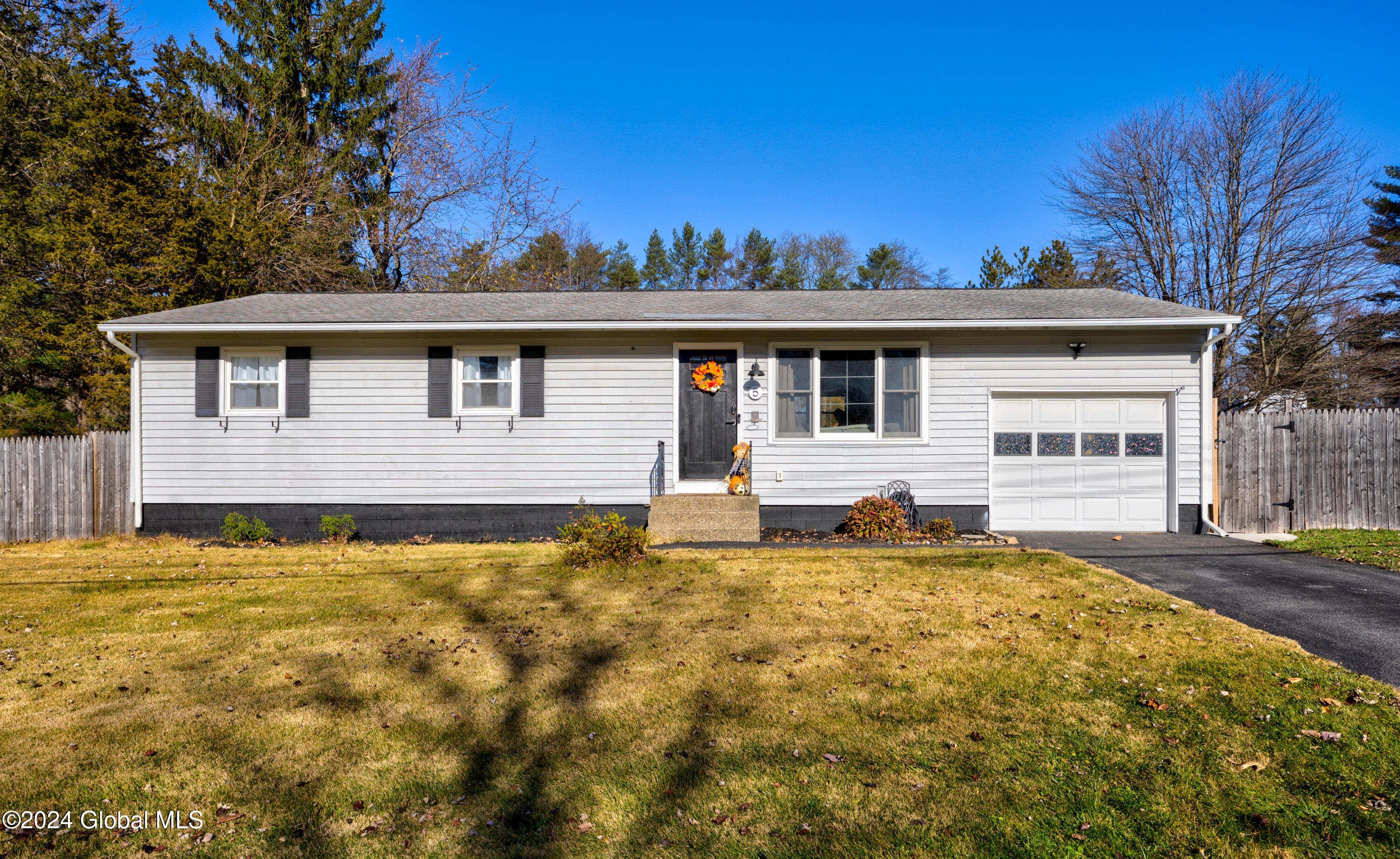 5 Sunflower Lane, Colonie, New York image 2