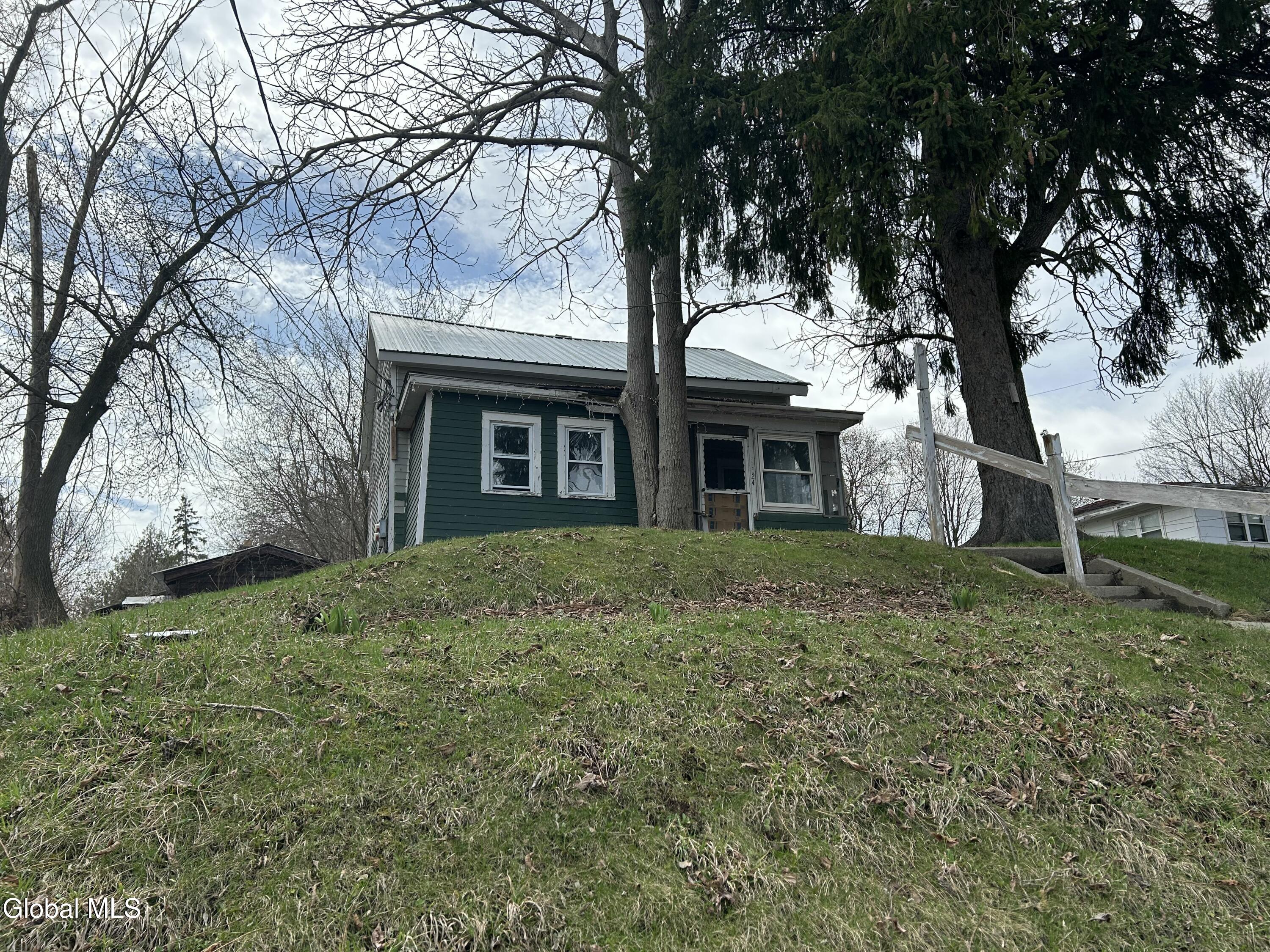 24 Algonkin Street