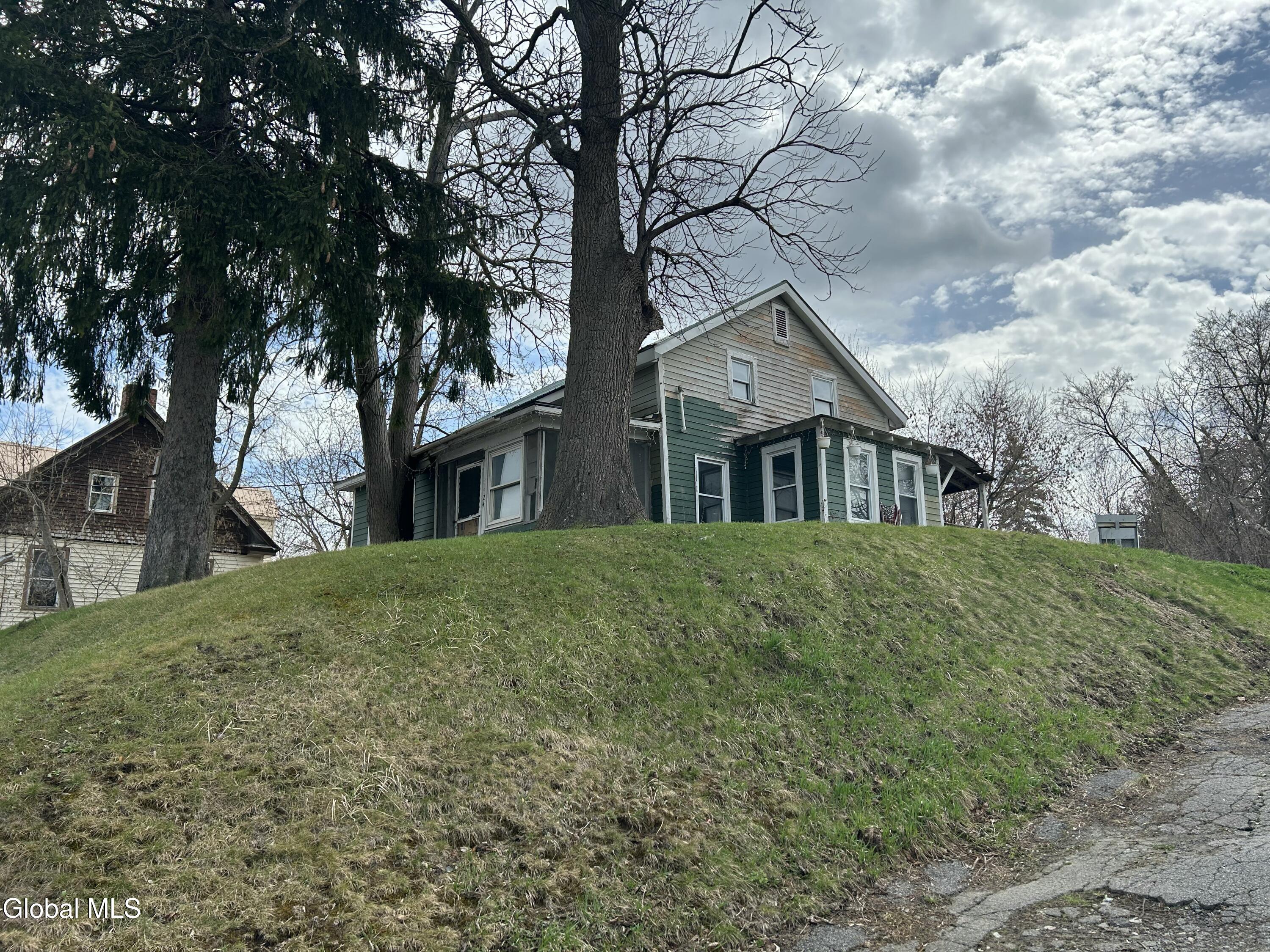 24 Algonkin Street