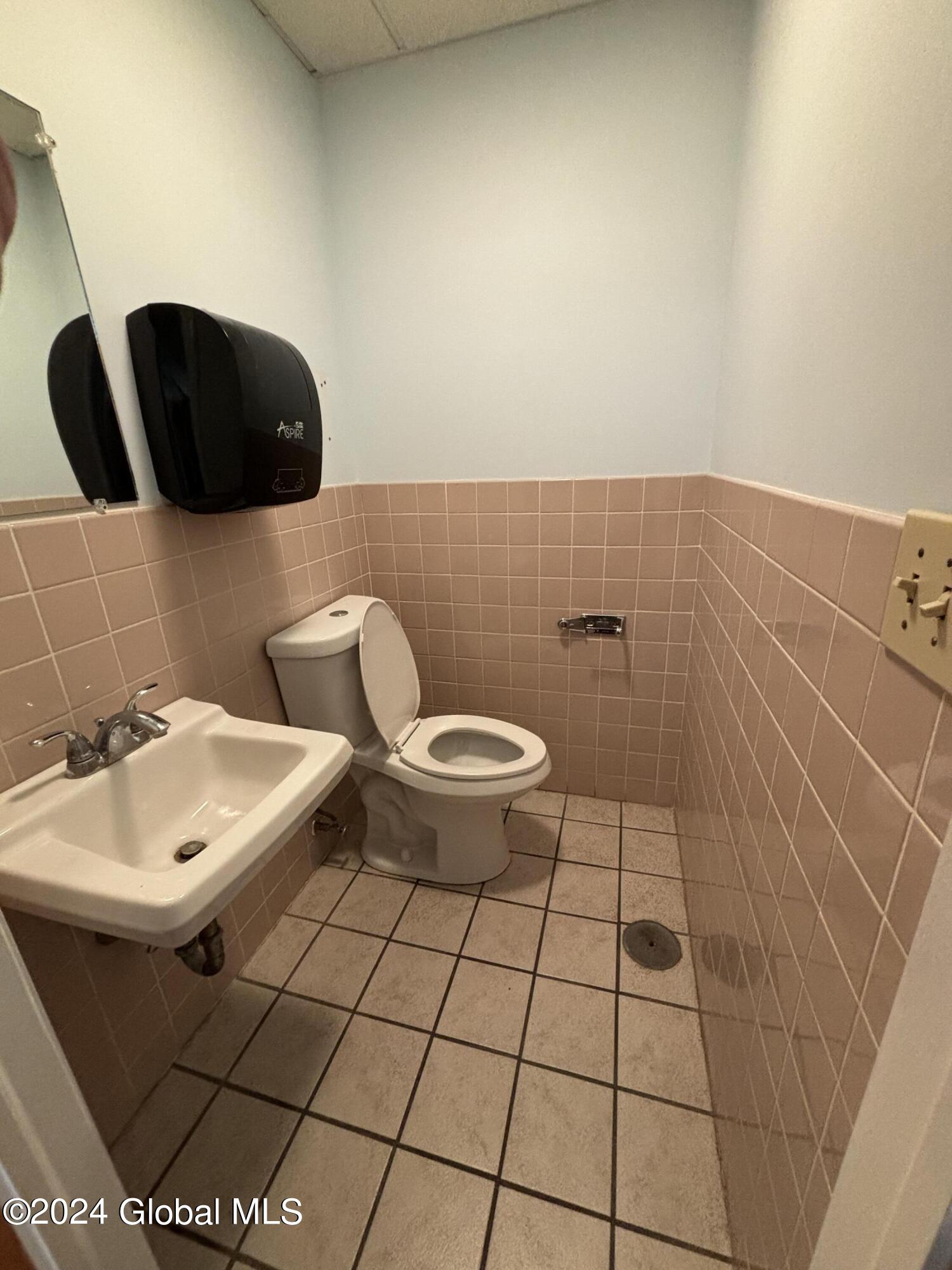 Halfmoon, New York 12065, United States, ,Residential,Active,78441