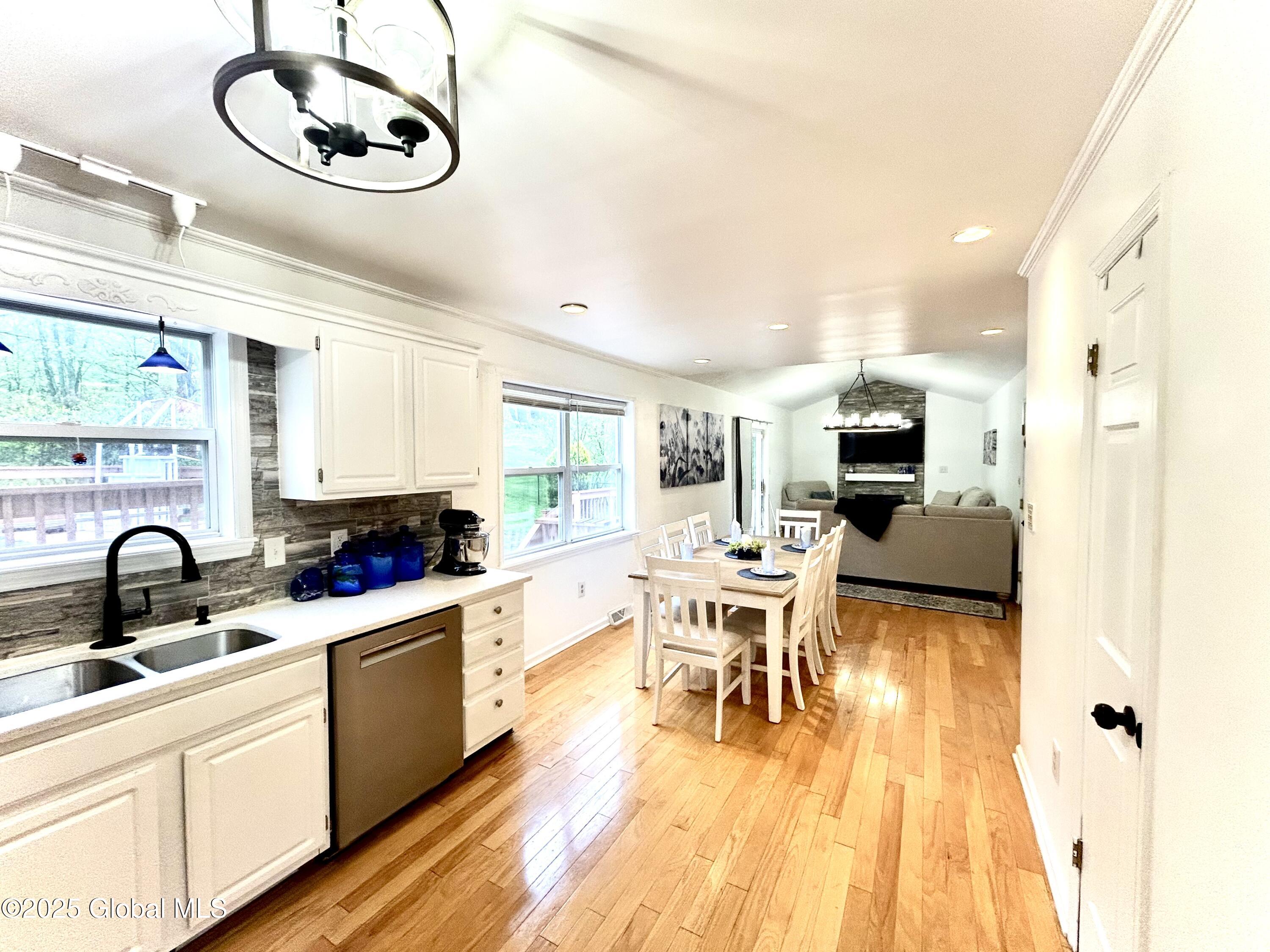 102 Trinity Place, Selkirk, New York image 10