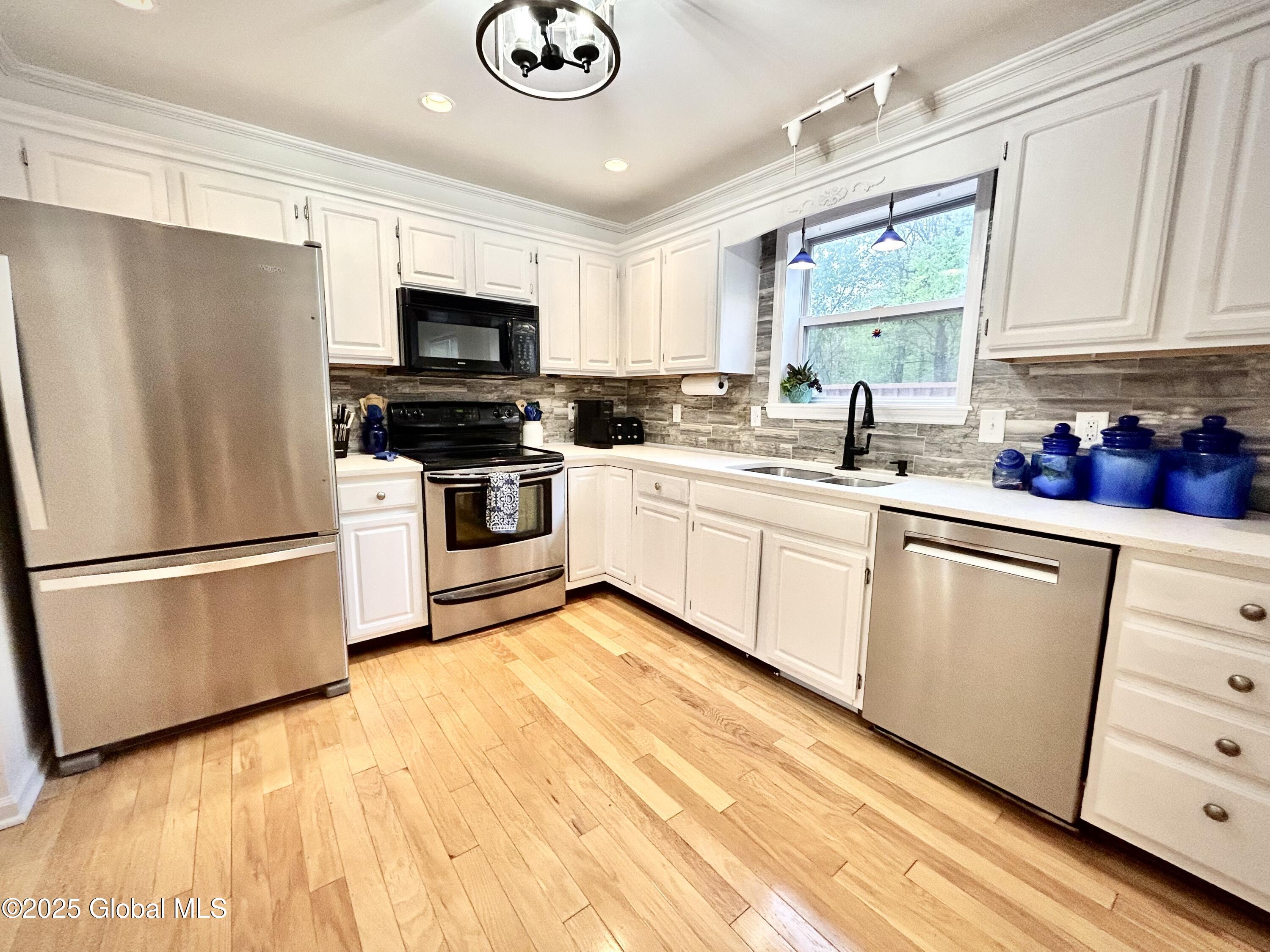 102 Trinity Place, Selkirk, New York image 8