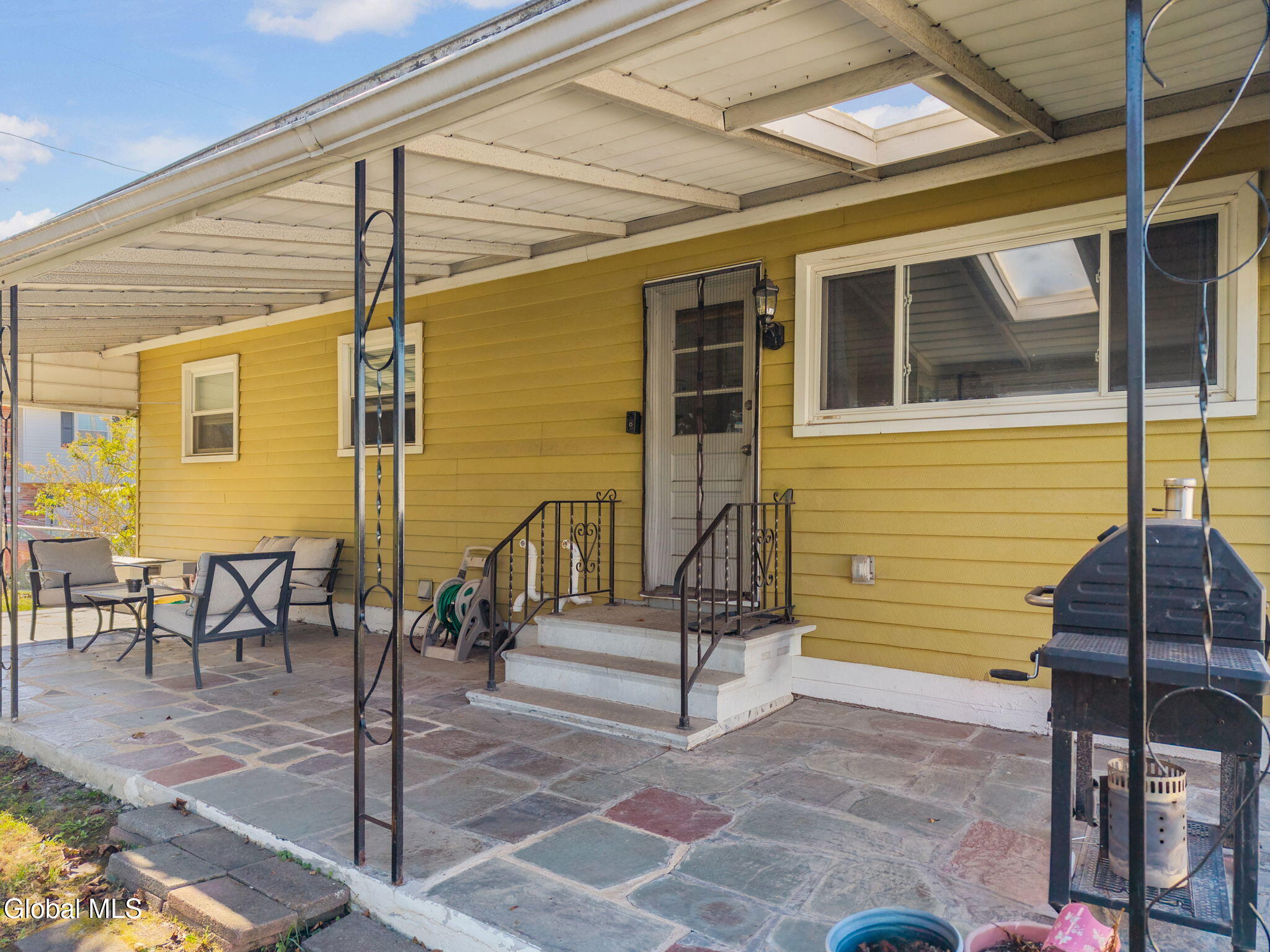 Rensselaer, New York 12144, United States, 3 Bedrooms Bedrooms, ,1 BathroomBathrooms,Residential,Active,225197