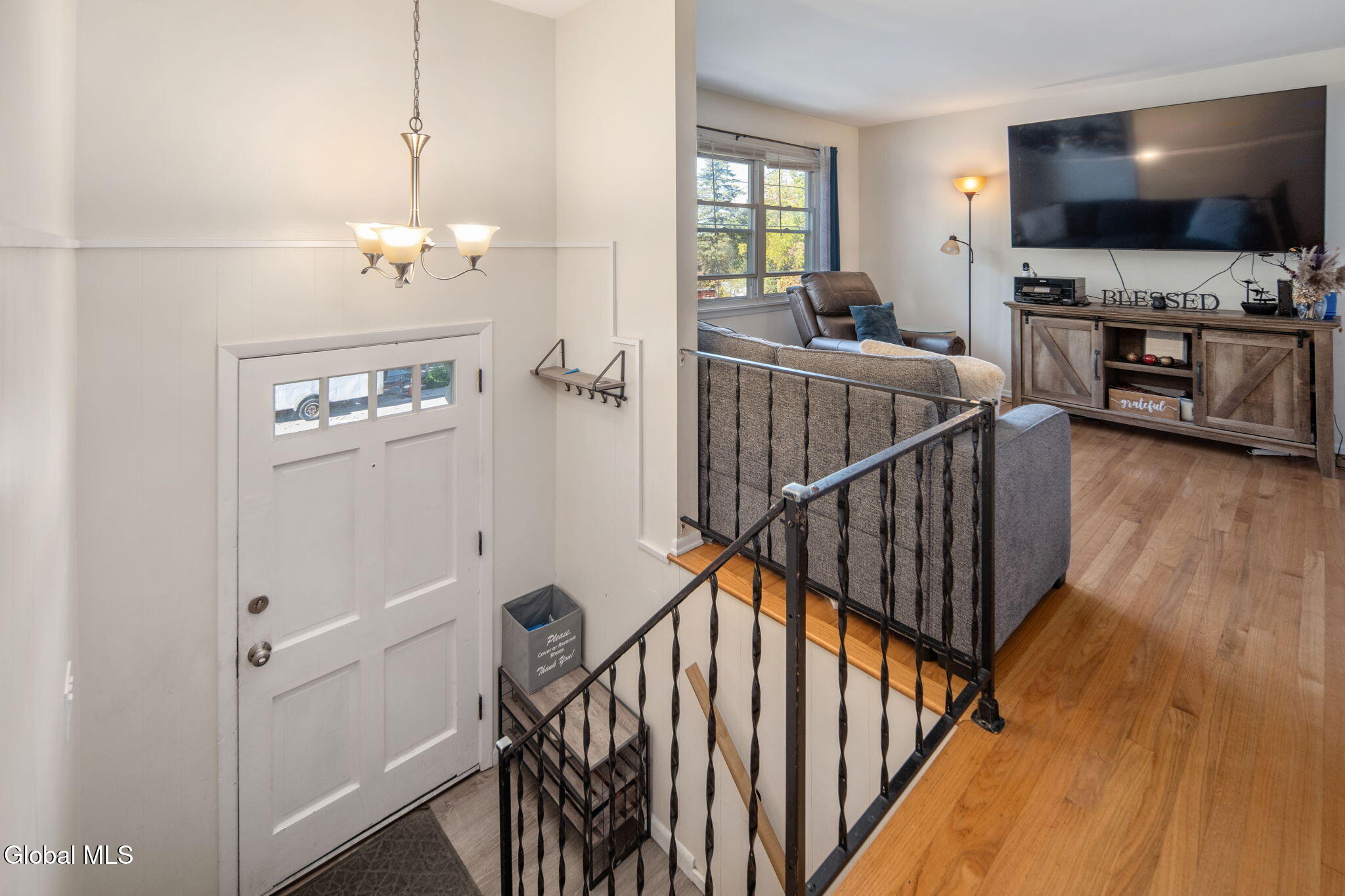 Rensselaer, New York 12144, United States, 3 Bedrooms Bedrooms, ,1 BathroomBathrooms,Residential,Active,225197