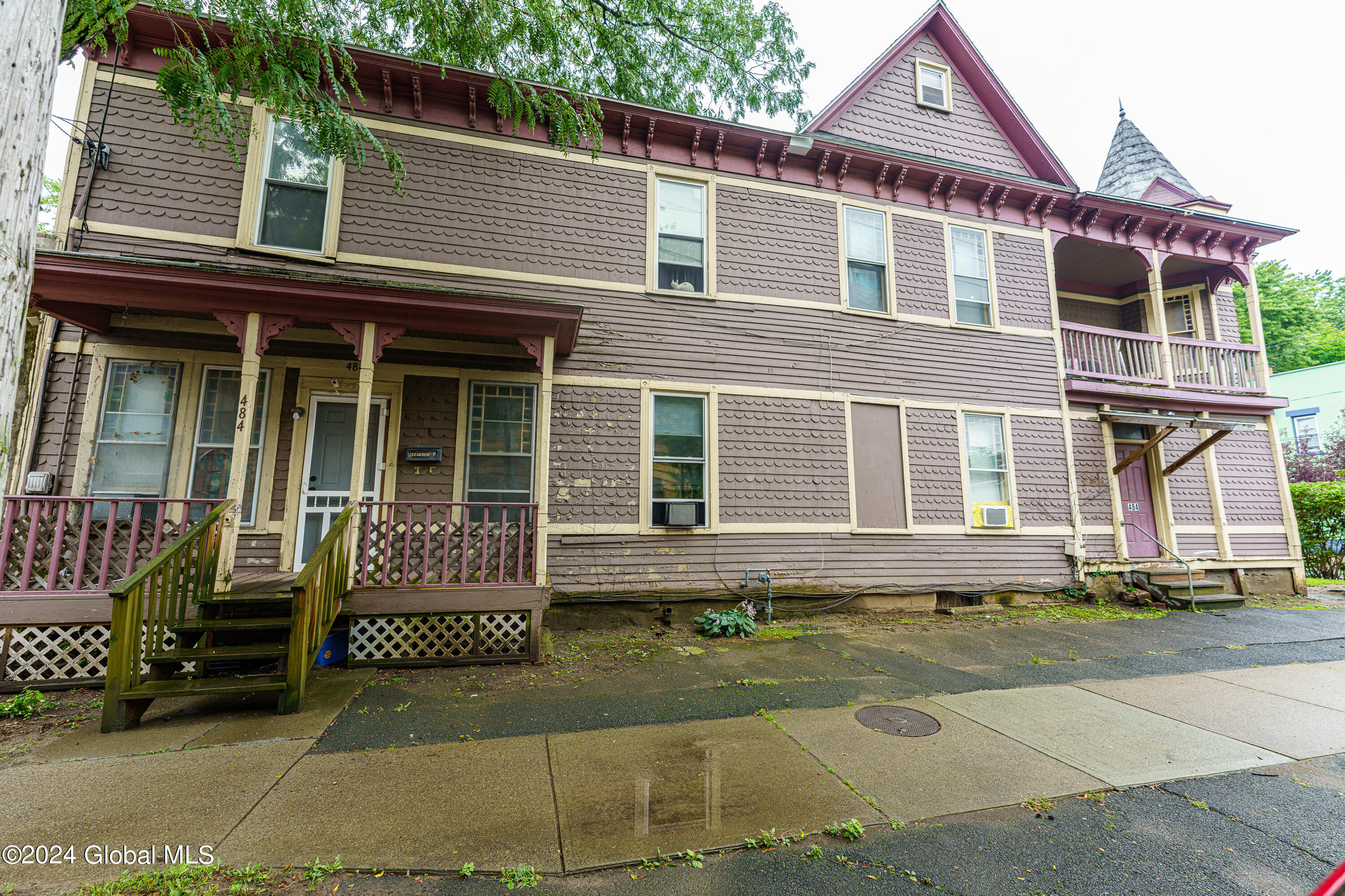 484 Yates Street