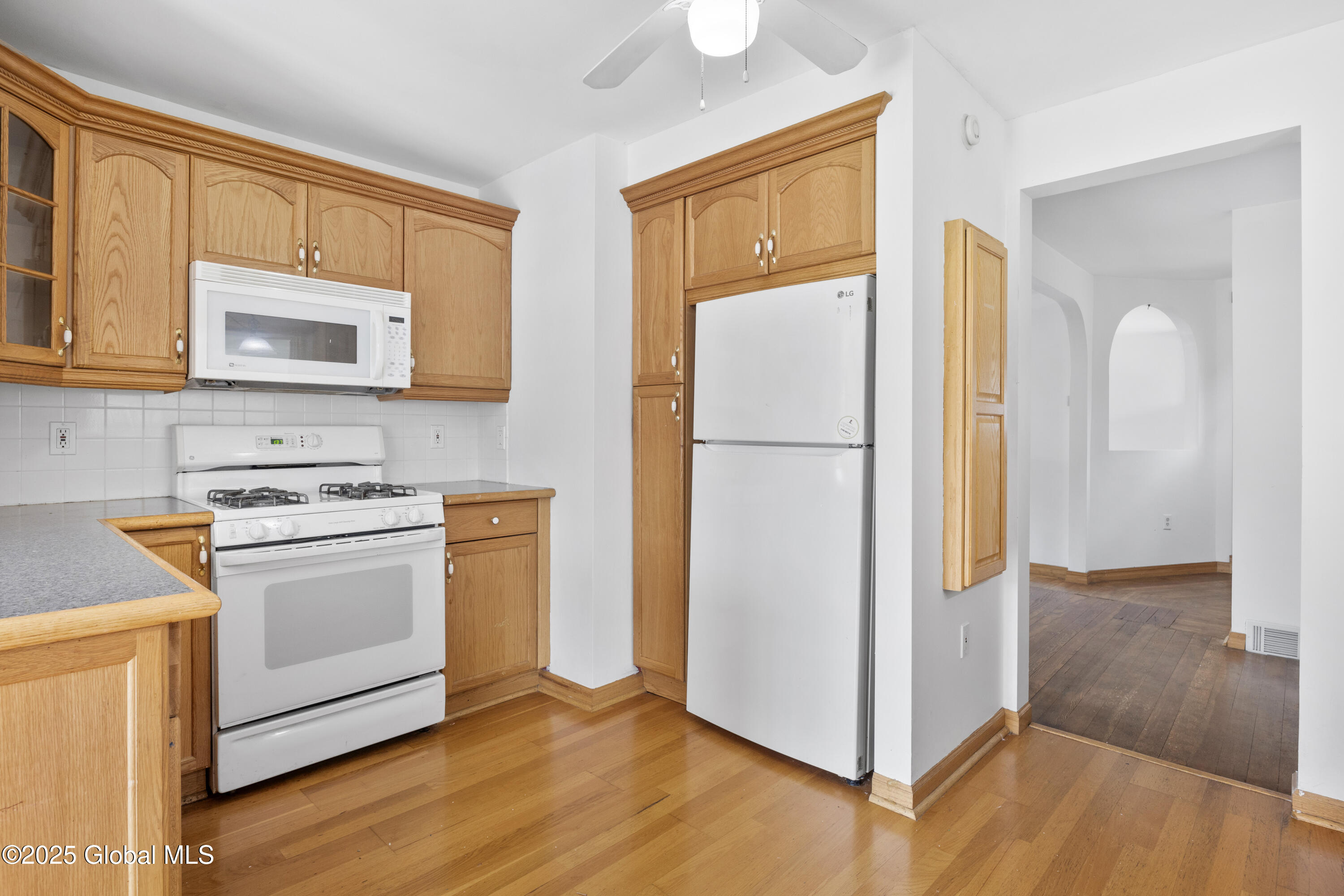 910 Draper Avenue, Schenectady, New York image 10