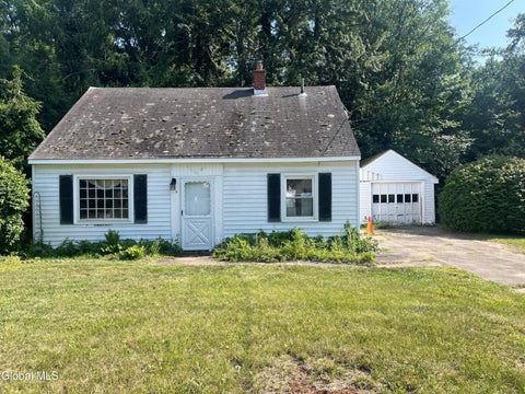 Photo of 2044 Pyle Road, Schenectady, NY 12303 (MLS # 202622649)