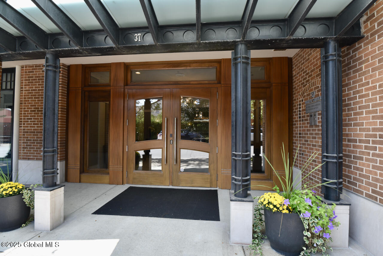 Saratoga Springs, New York 12866, United States, ,Residential,Active,23064