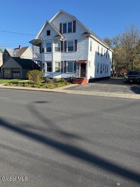 64 Hunter Street