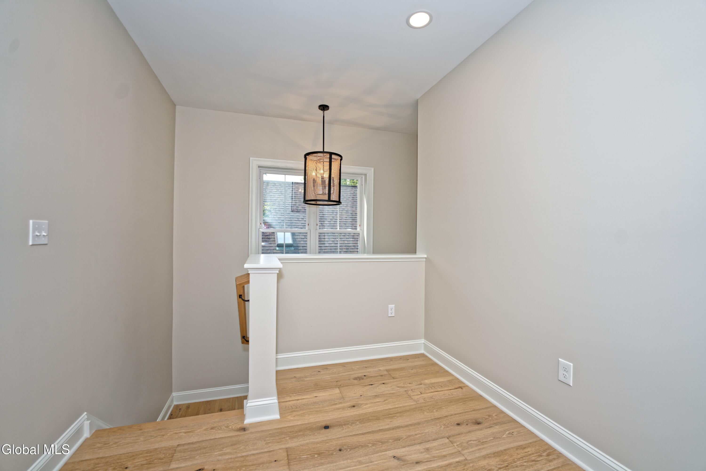 Saratoga Springs, New York 12866, United States, 4 Bedrooms Bedrooms, ,3 BathroomsBathrooms,Residential,Active,140186