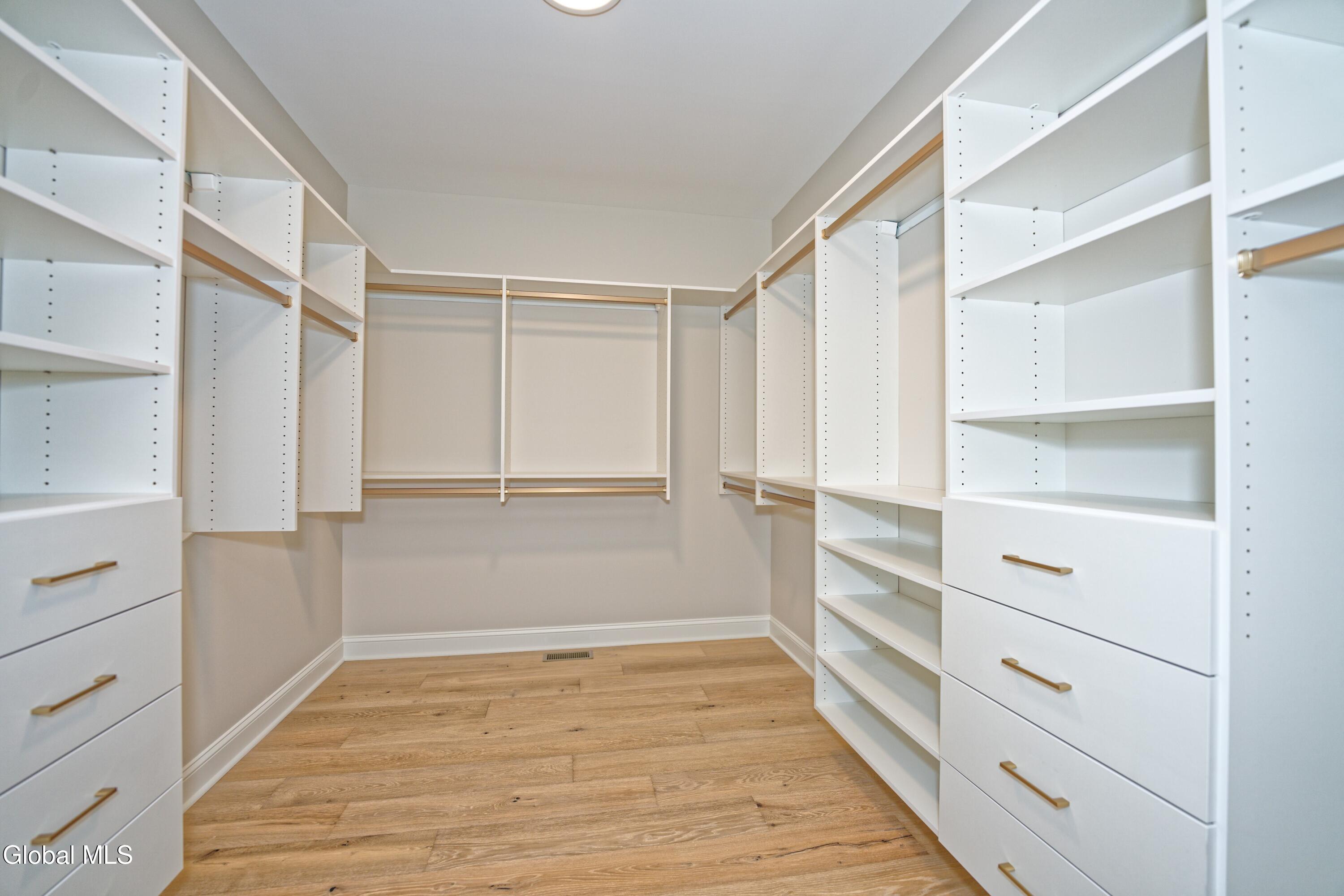 Saratoga Springs, New York 12866, United States, 4 Bedrooms Bedrooms, ,3 BathroomsBathrooms,Residential,Active,140186