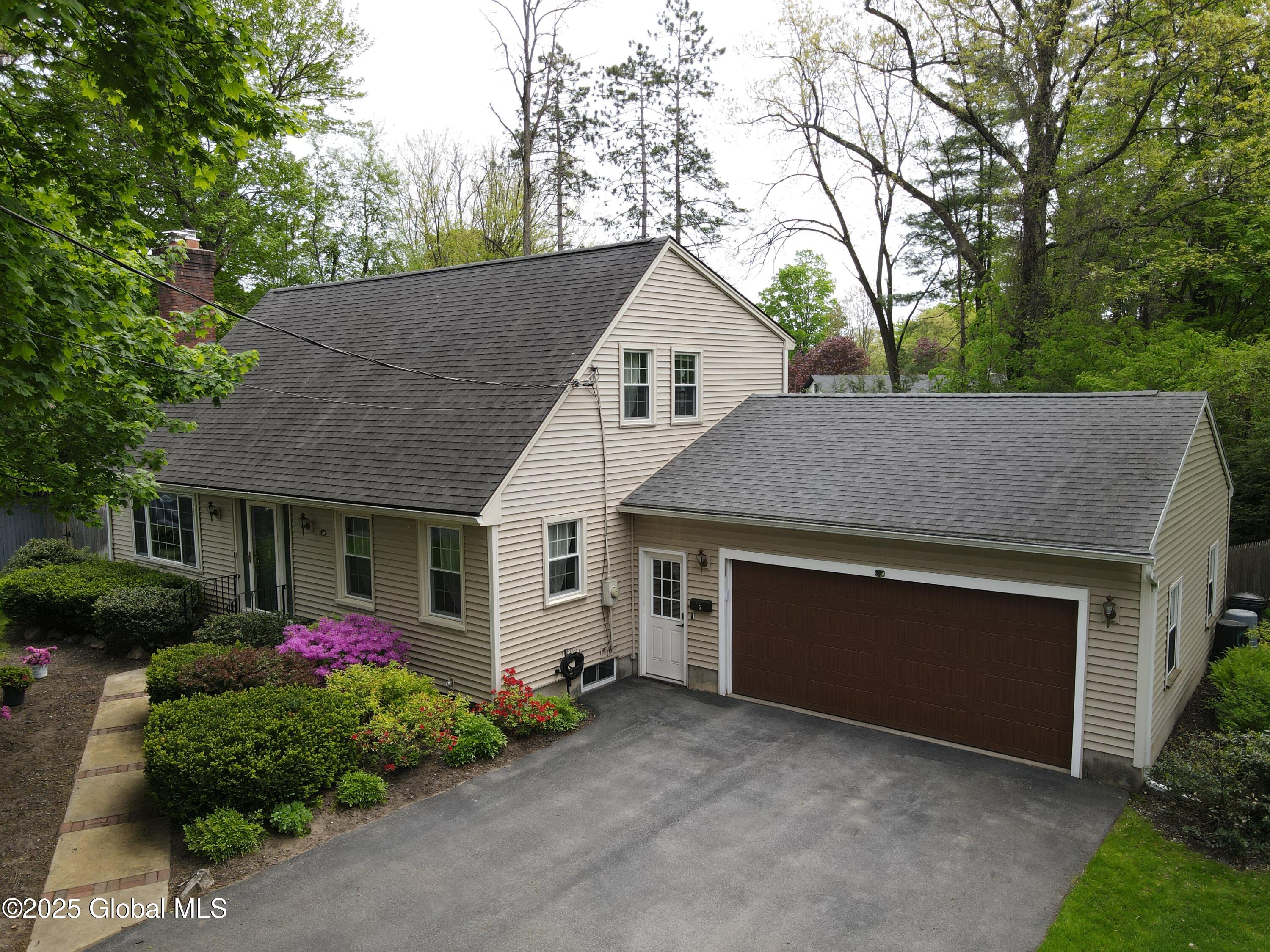 5 Moon Drive, Saratoga Springs, New York image 2