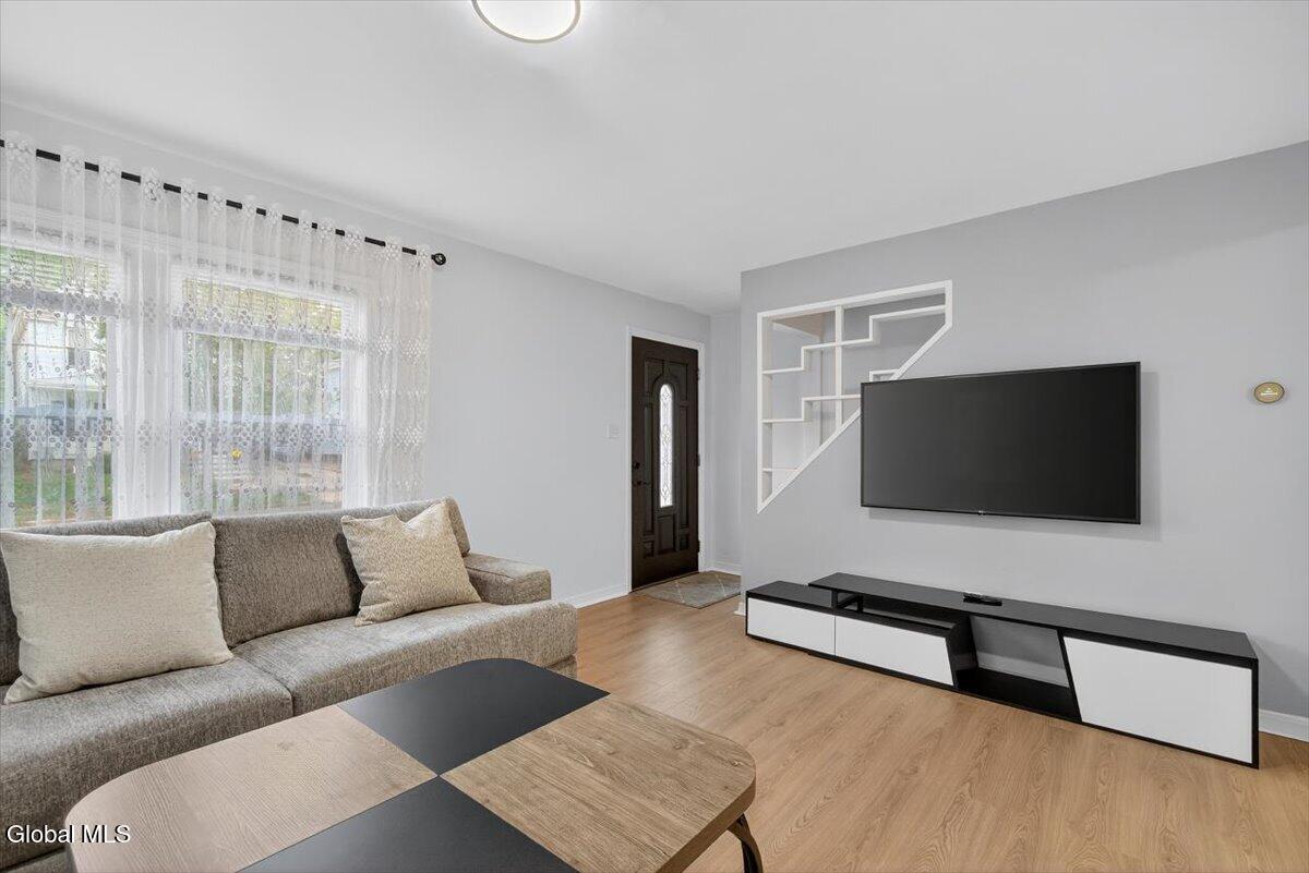 Schenectady, New York 12306, United States, 4 Bedrooms Bedrooms, ,1 BathroomBathrooms,Residential,Active,229935