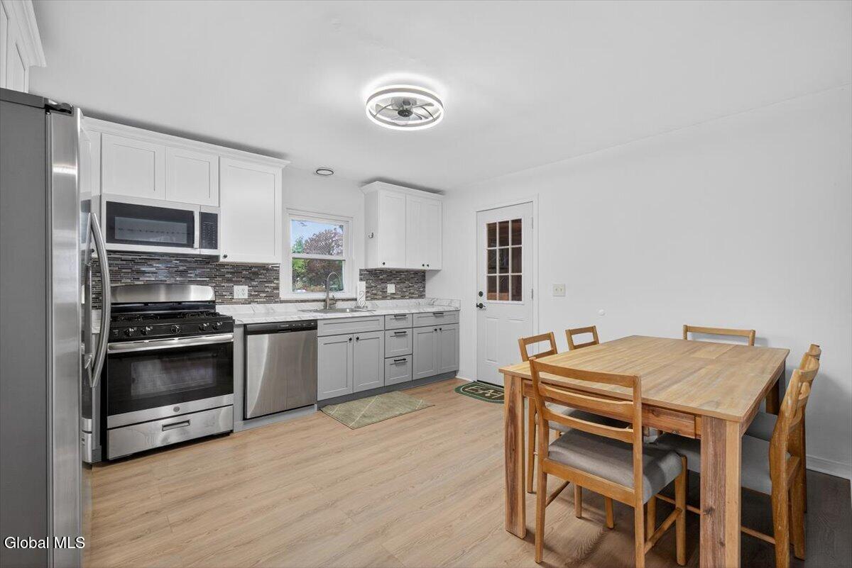 Schenectady, New York 12306, United States, 4 Bedrooms Bedrooms, ,1 BathroomBathrooms,Residential,Active,229935