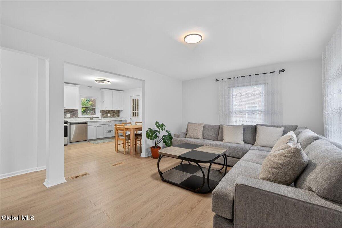 Schenectady, New York 12306, United States, 4 Bedrooms Bedrooms, ,1 BathroomBathrooms,Residential,Active,229935