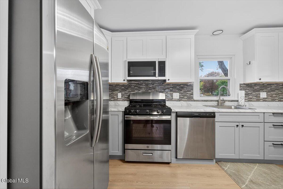 Schenectady, New York 12306, United States, 4 Bedrooms Bedrooms, ,1 BathroomBathrooms,Residential,Active,229935