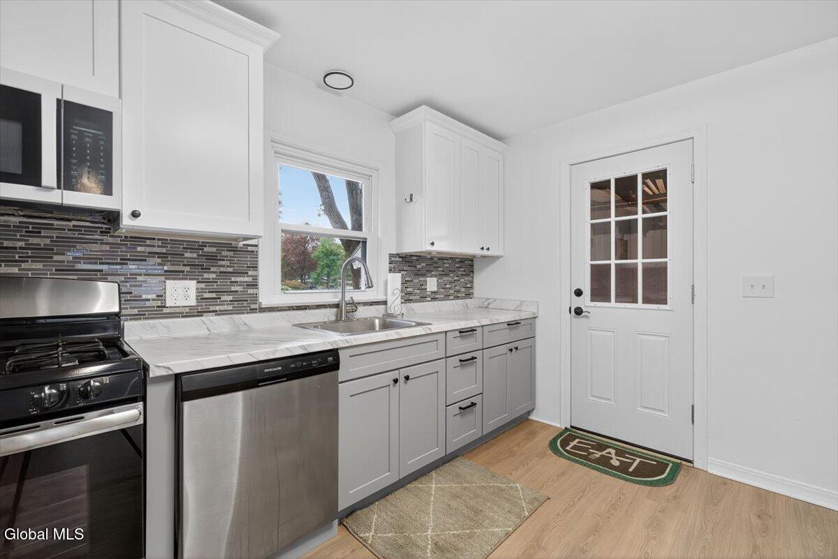 Schenectady, New York 12306, United States, 4 Bedrooms Bedrooms, ,1 BathroomBathrooms,Residential,Active,229935