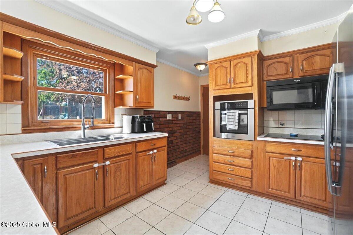 400 Baker Avenue, Cohoes, New York image 10