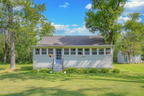 Photo of 10 Dunning Road, Malta, NY 12020 (MLS # 202522274)