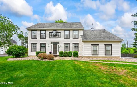 Photo of 9 Owasco Court, Niskayuna, NY 12309 (MLS # 202618093)